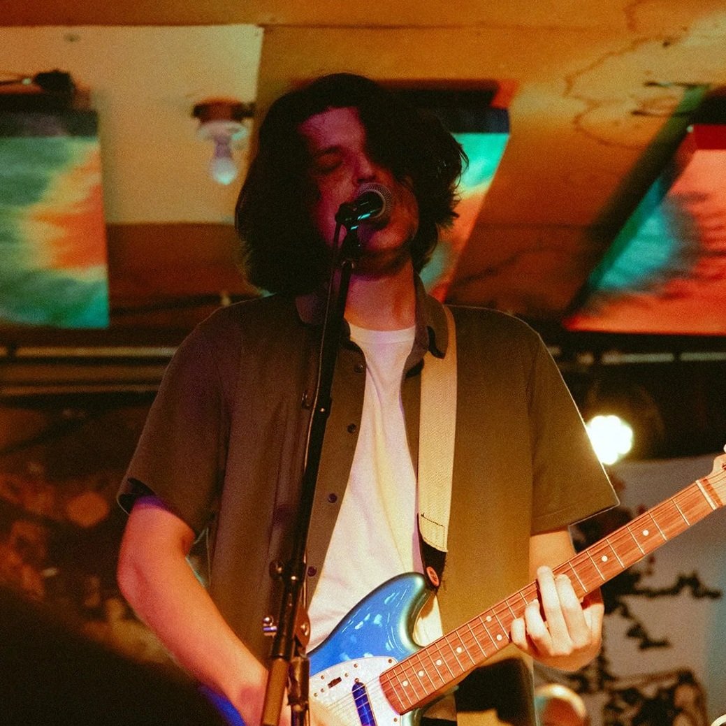 Spencer Bennett performing.