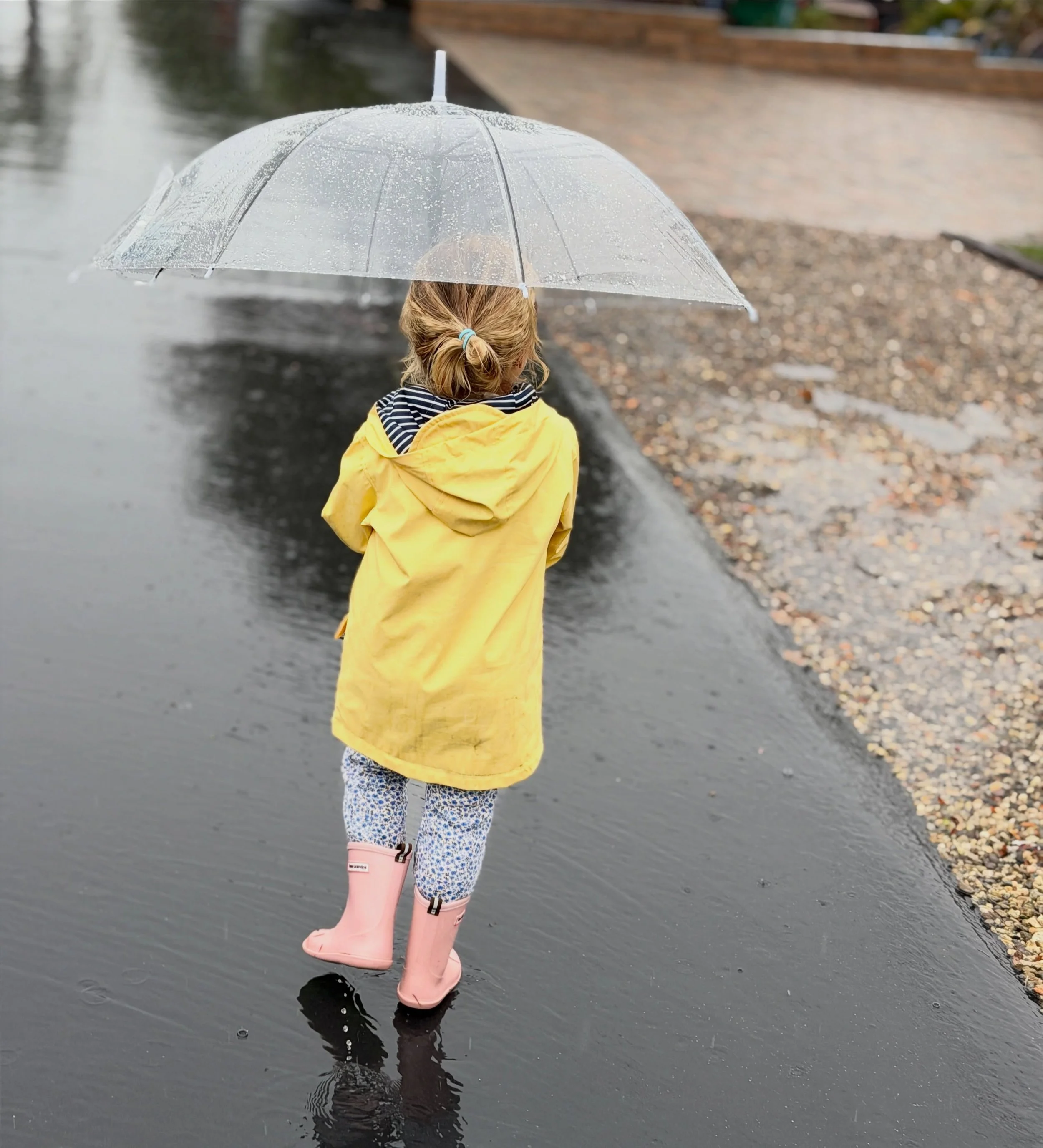 Our first rainy day at Miss Kari&rsquo;s Playschool! We loved exploring all our usual activities in the water, plus some new indoor toys! The best part was waking through the neighborhood looking for puddles, leaves, and rocks. ☔️
.
.
.
Santa Barbara