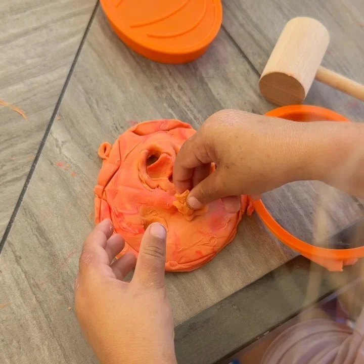 Little hands, big discoveries, and lots of learning through play. Just the way we like it! 🧡

Pumpkin week brought all the fun with magic potions, exploring pumpkin guts, gluing, painting, stretching rubber bands, making playdough jack-o&rsquo;-lant