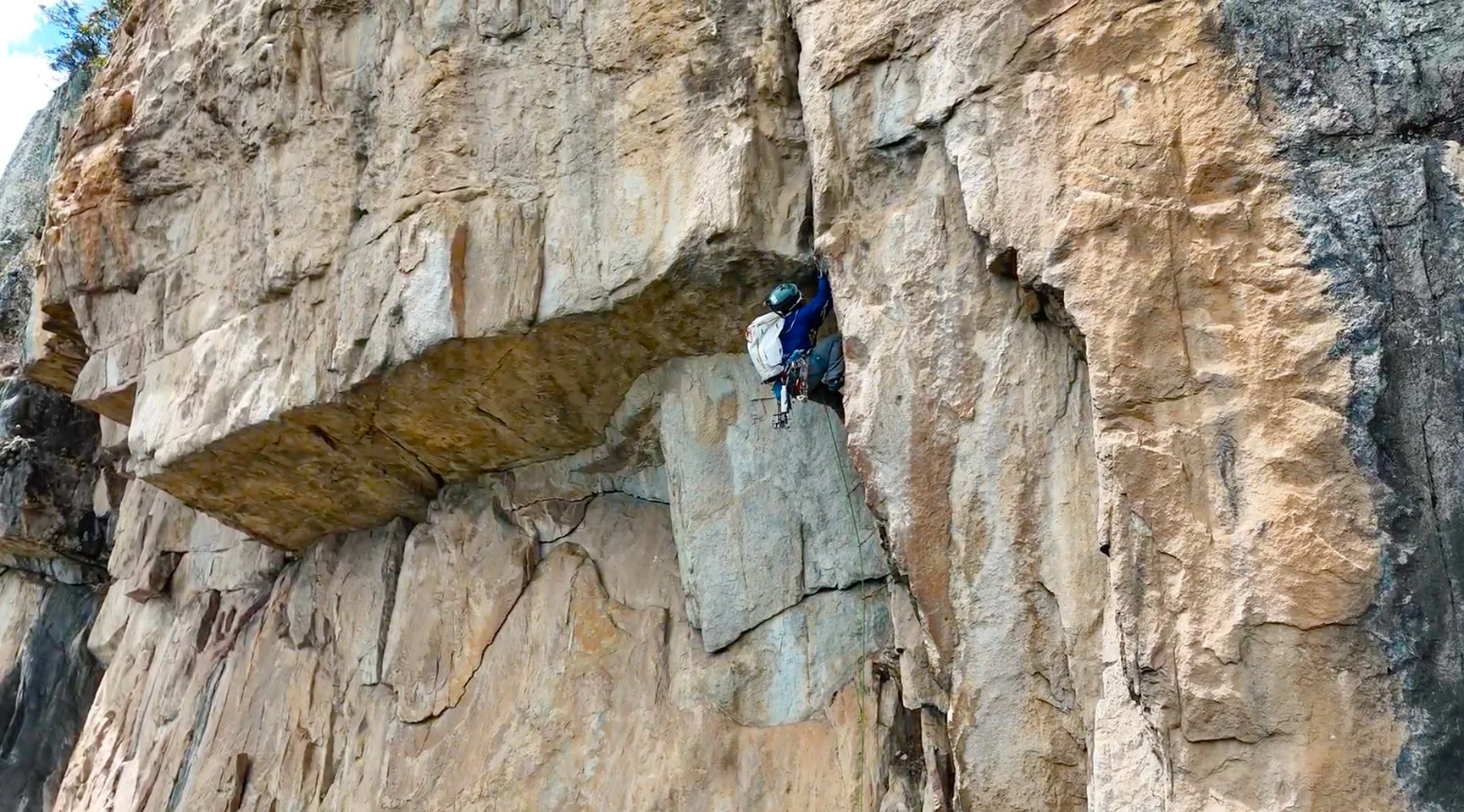 Climbing_JackonLewarne'sCrack_(WebOptimized).jpg