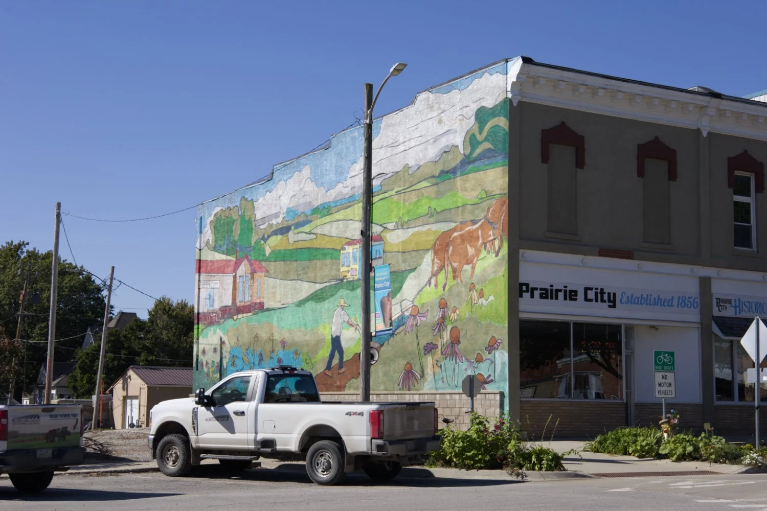 Prairie City mural on town square