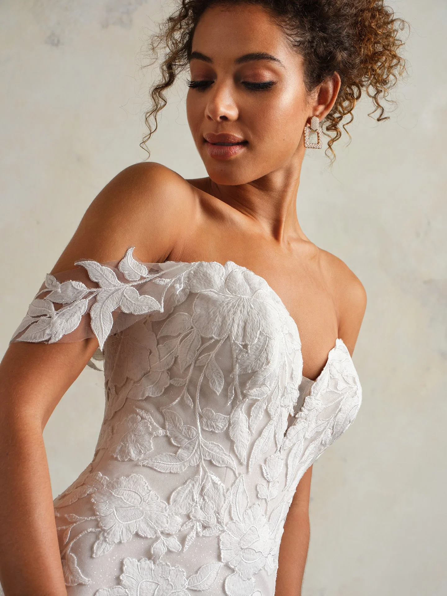 Maggie-Sottero-Bridget-Fit-and-Flare-Wedding-Dress-24MS731A01-Alt50-SBLS.jpg