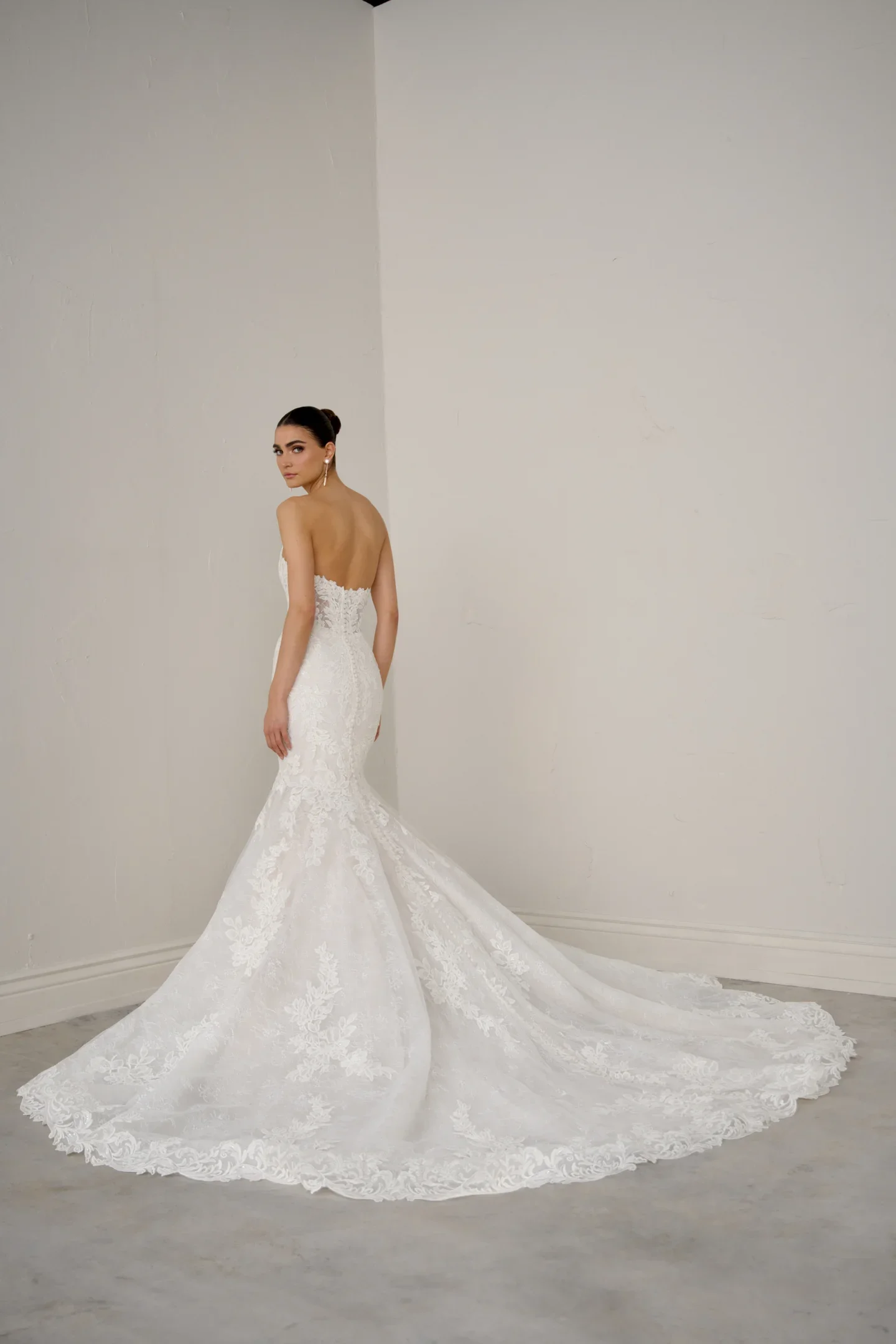 Aureline Back.webp