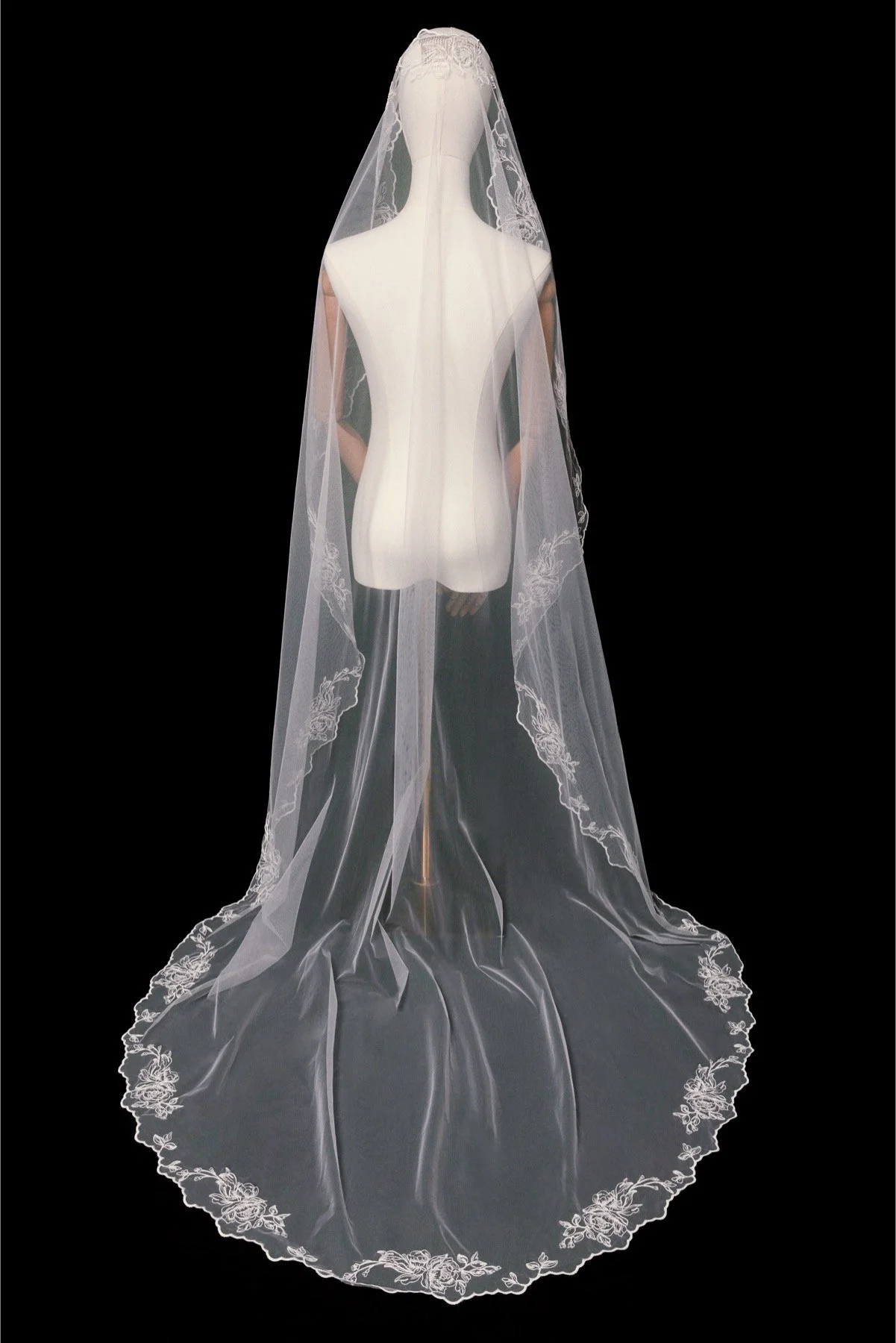 Thierry Veil on Mannequin.jpg