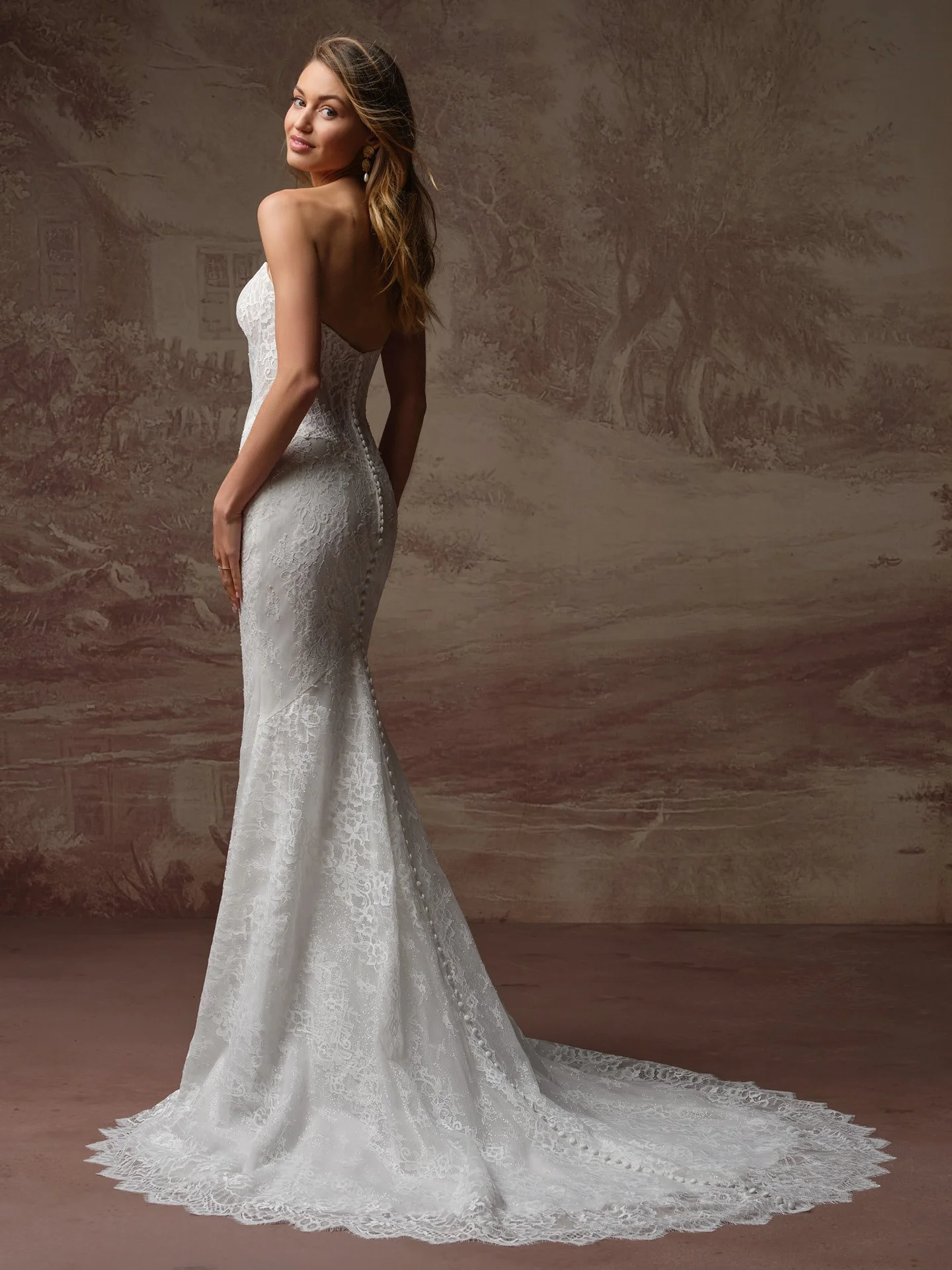 Rebecca-Ingram-Samira-Fit-and-Flare-Wedding-Dress-F6RS203A01-Alt55-IV002.jpg