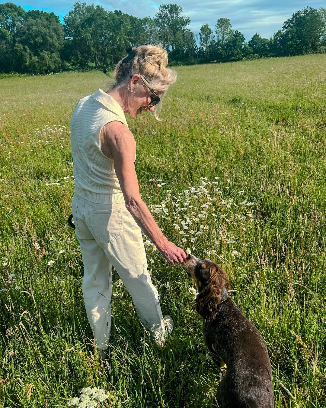 OOO &ndash; UK Heatwave Edition ☀️🌿

Swapping my paintbrush for a stroll through Surrey&rsquo;s rolling countryside to soak up some inspiration in this glorious summer heat.

There&rsquo;s something about being surrounded by nature and fresh air tha