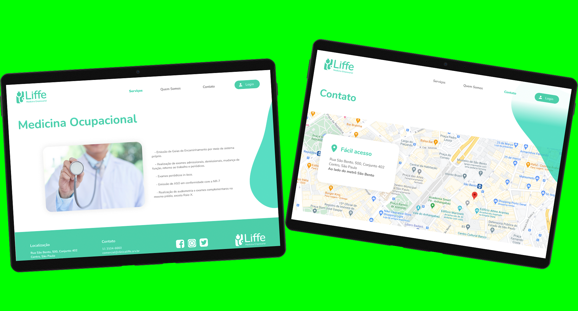 Duas telas de tablets exibindo páginas de um website de medicina ocupacional com informações de contato, localização e serviços, sobre um fundo verde.