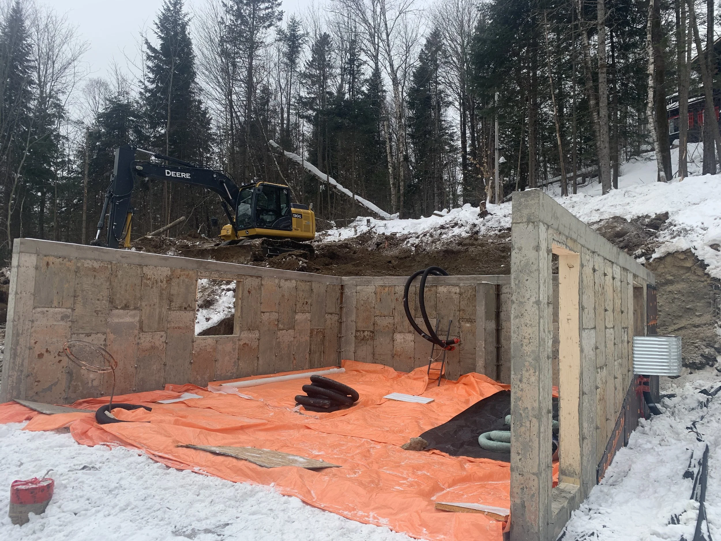 Chantier de fondation de Gestion Murray Construction en hiver, entrepreneur général à Boucherville