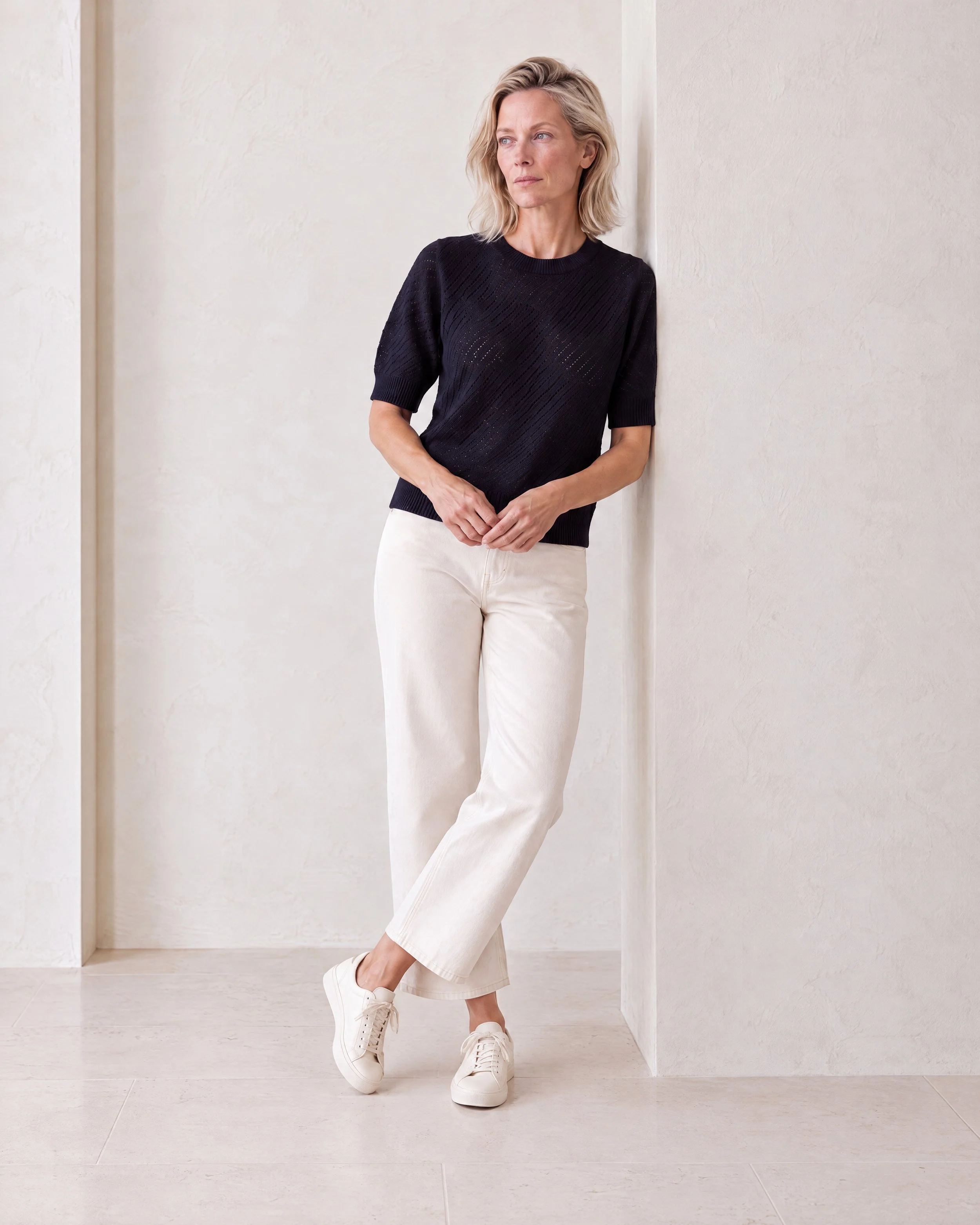 04_Navy_Knit_Leaning.jpg