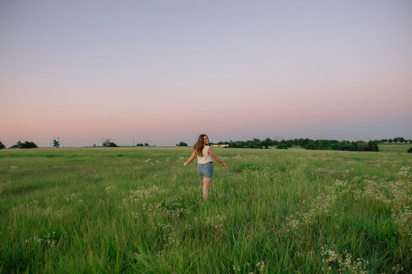 Some fun in-between moments from my cousin&rsquo;s senior session. Class of 2026, it&rsquo;s not too late to book! Message me for last-minute sessions 🧡