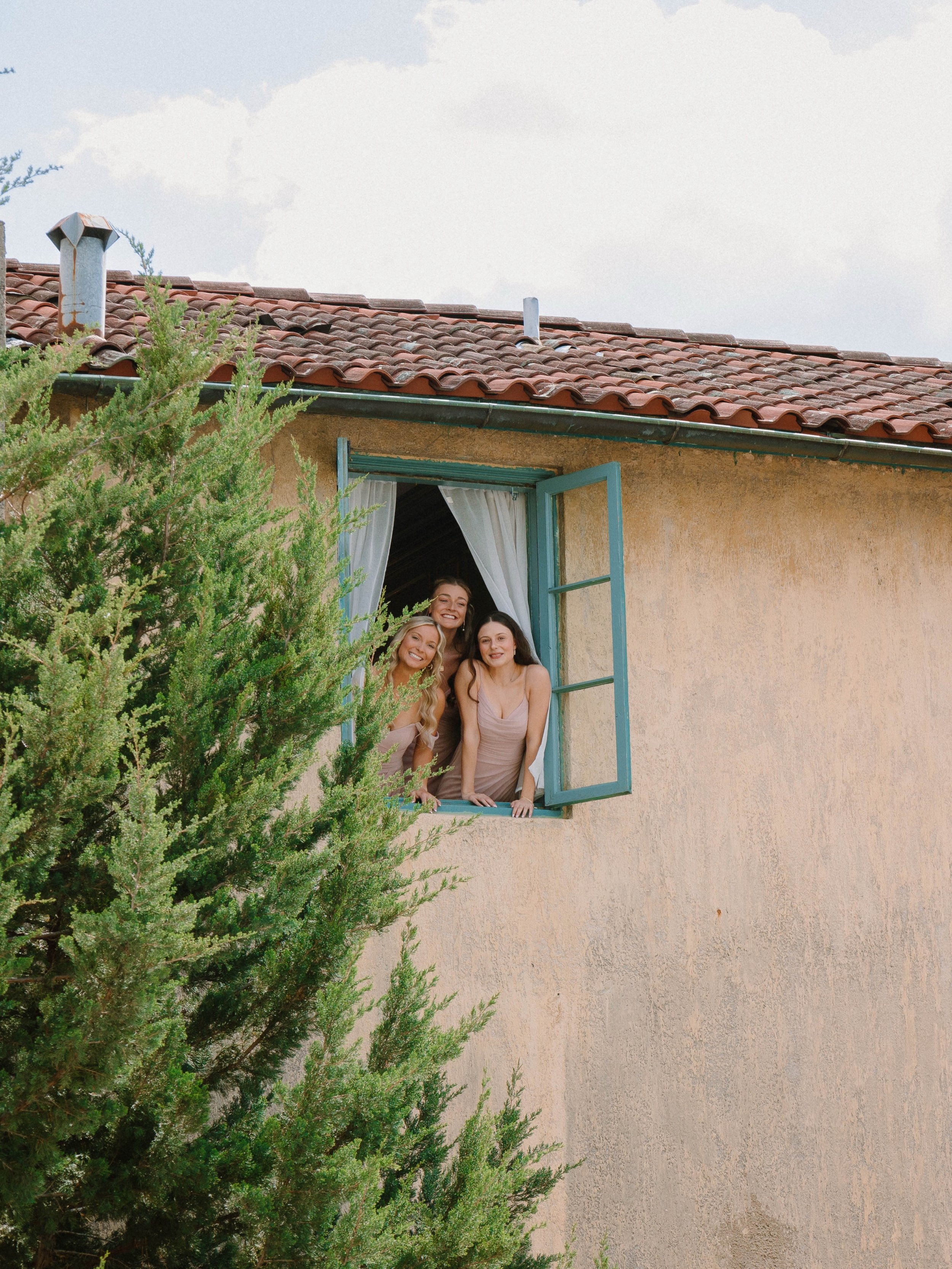 It&rsquo;s ok&hellip; I&rsquo;ve got me and my girl! Although wedding days are to celebrate the happy couple, we can&rsquo;t over look the love that comes from friendship. Long before we knew who we were going to marry, we usually know who our brides