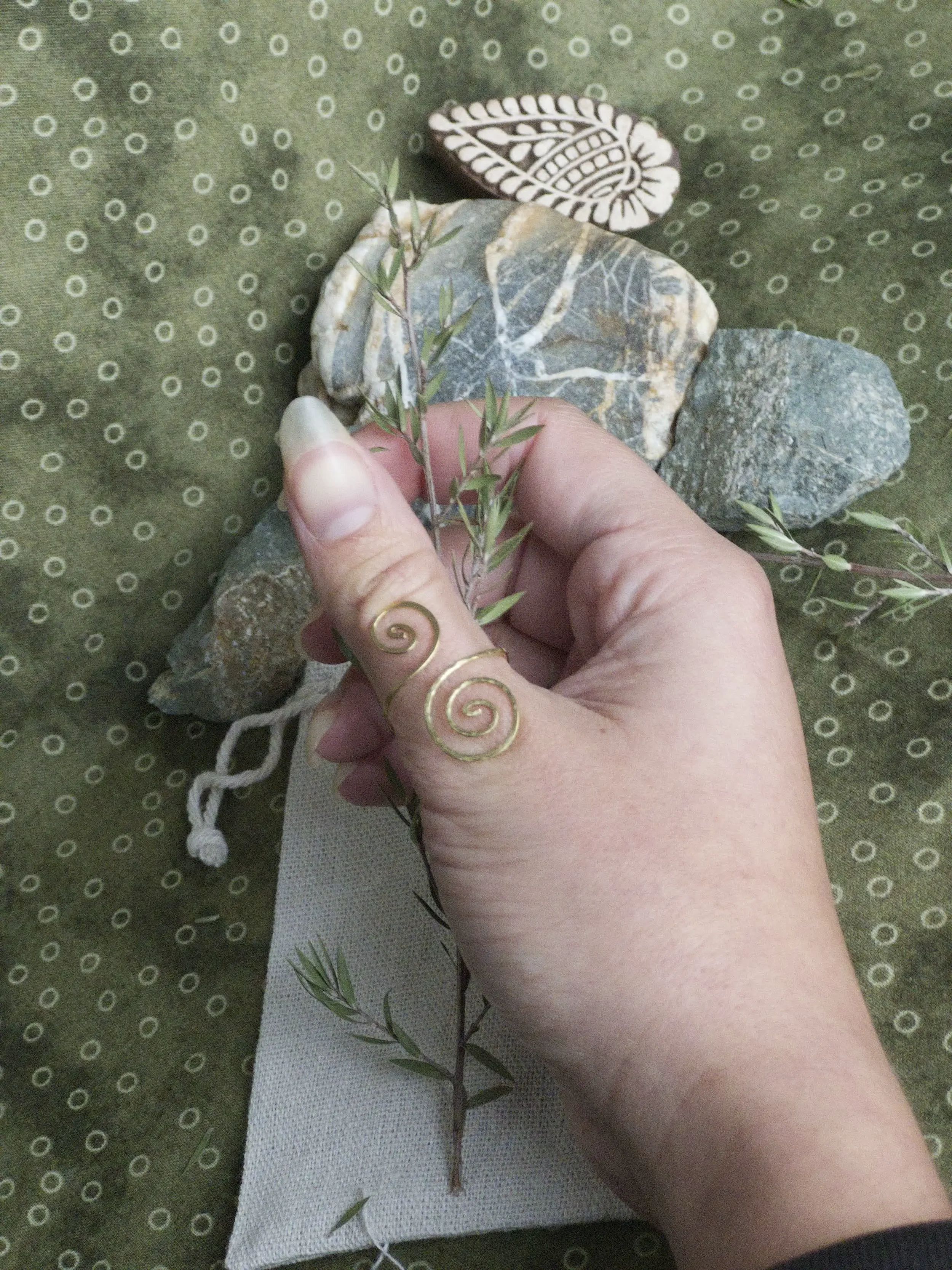 spiral ring 2 hand.webp