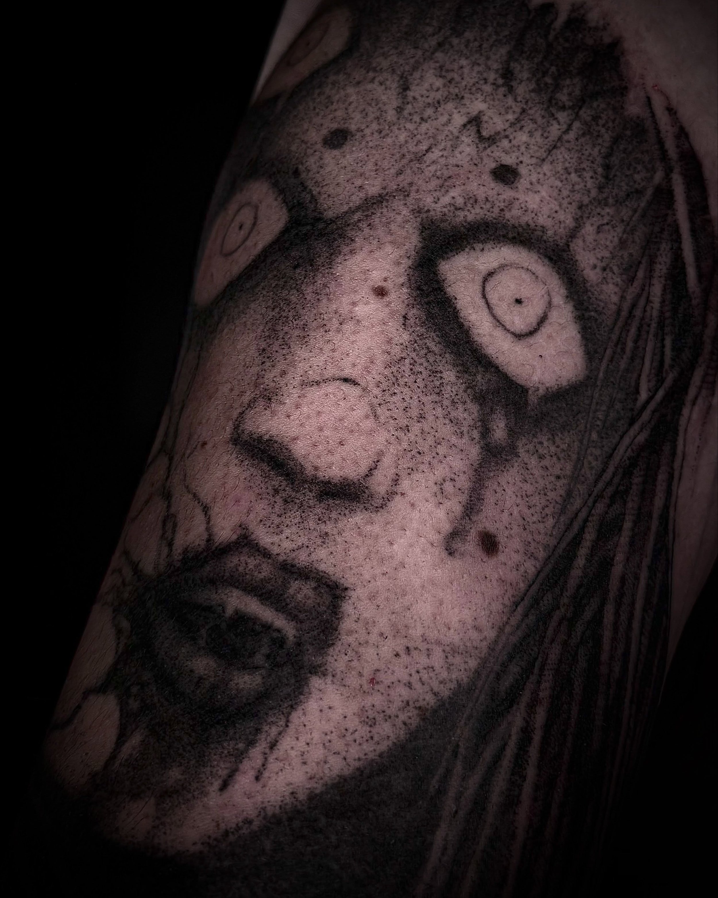 tatuate 🫶🏻

#darktattoo #freehandtattoo #tattoochile #horrortattoo
