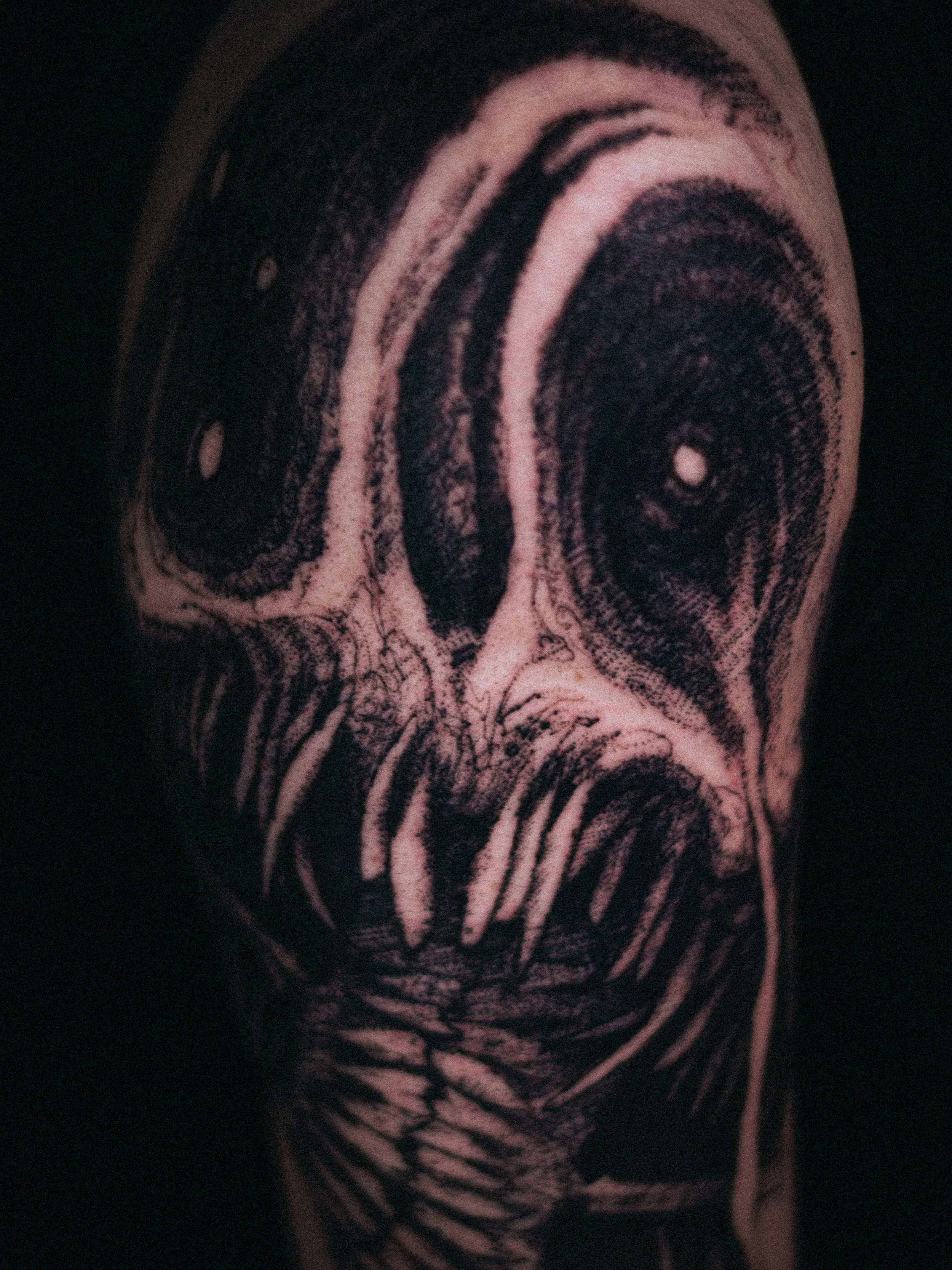 primera sesi&oacute;n de cursed manguita <3

#freehandtattoo #tattoochile #darktattoo