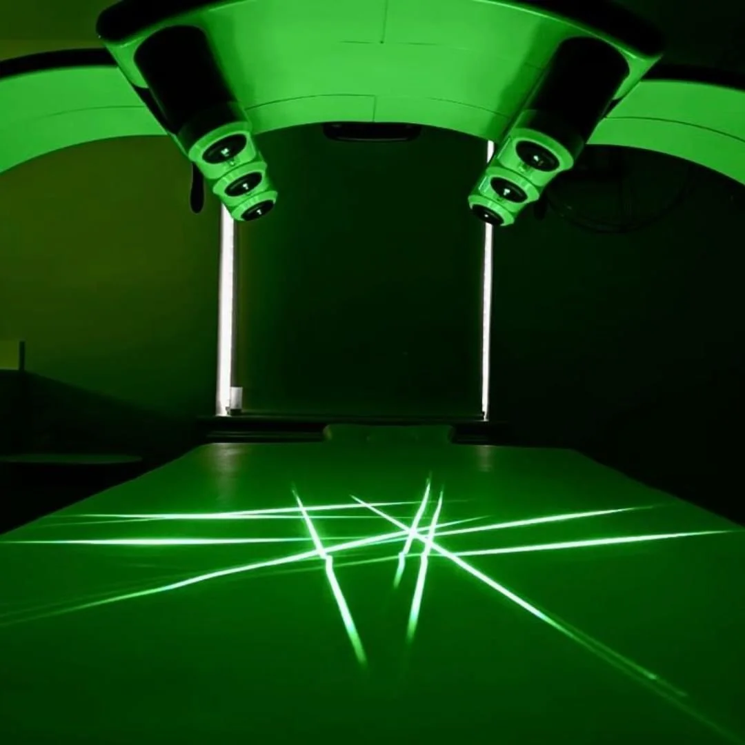 Green laser beams emitted by the Erchonia Emerald Laser device used for non-invasive fat reduction and body contouring treatments.