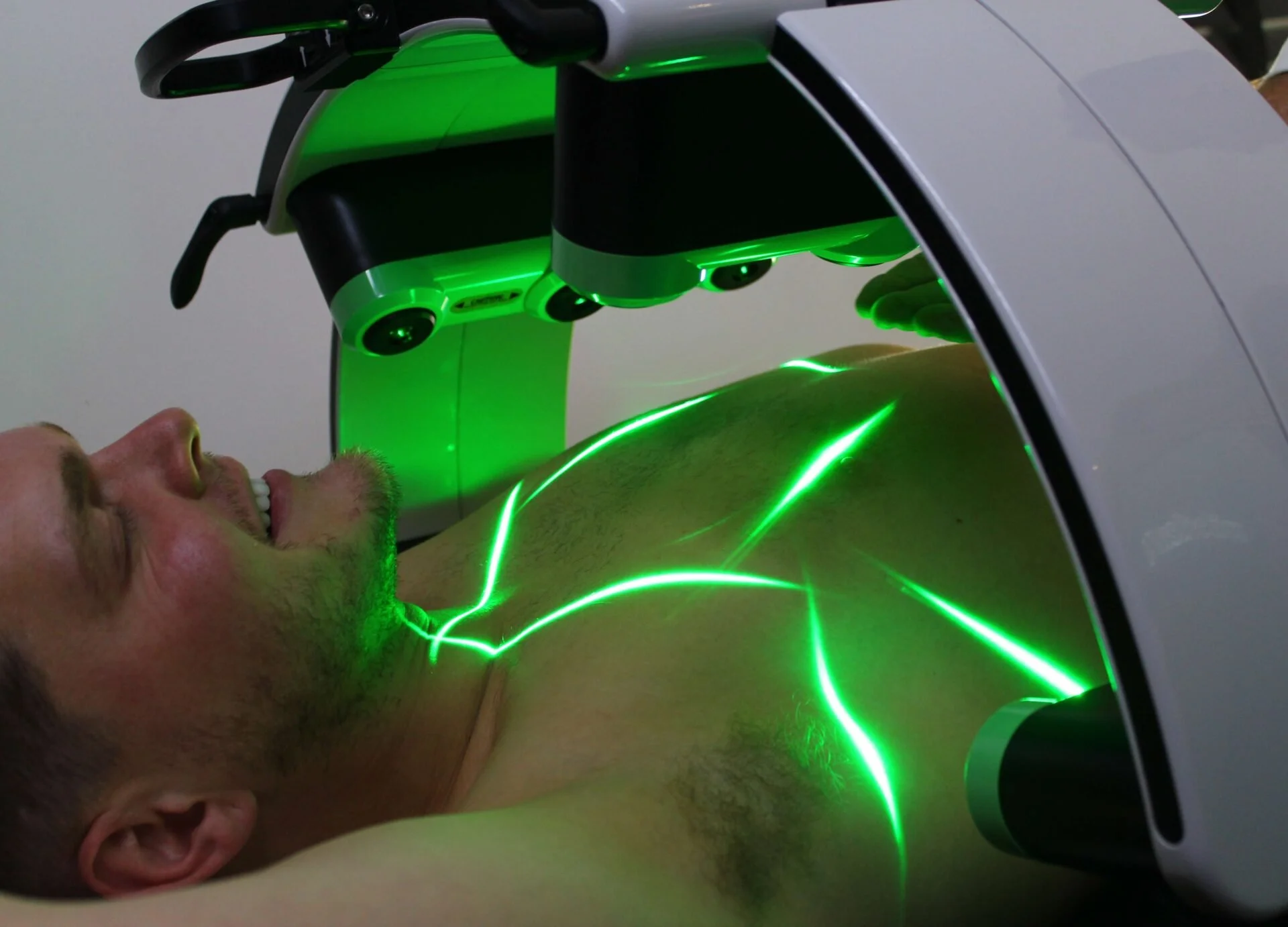Man receiving Emerald Laser Therapy treatment at Verde Laser Clinic in Brisbane.