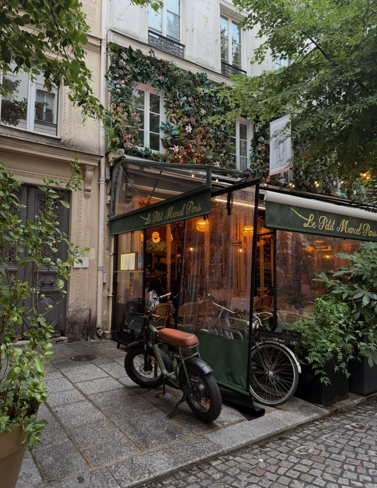 rainy day cafe in paris.JPG