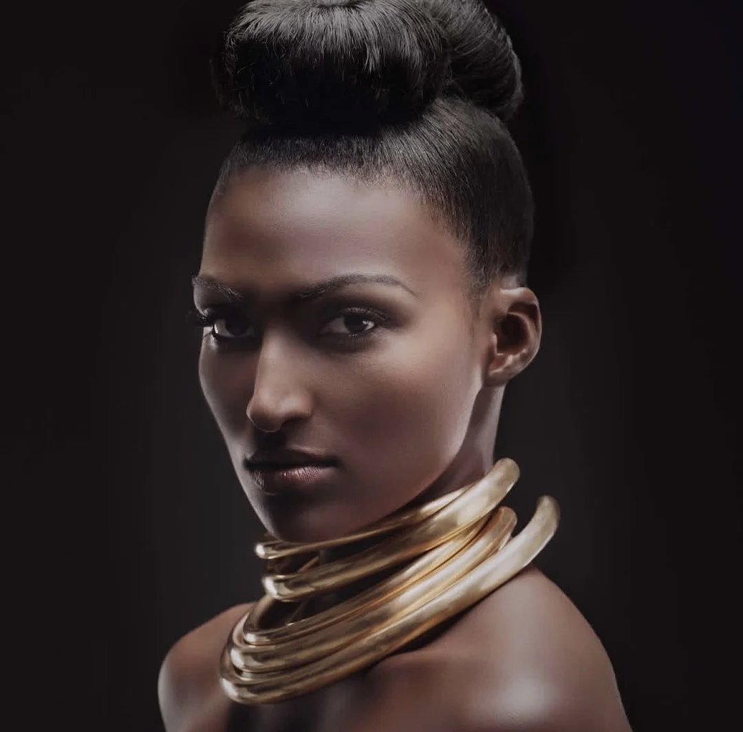 Eyna-studio-noir:gold-old_1.jpeg