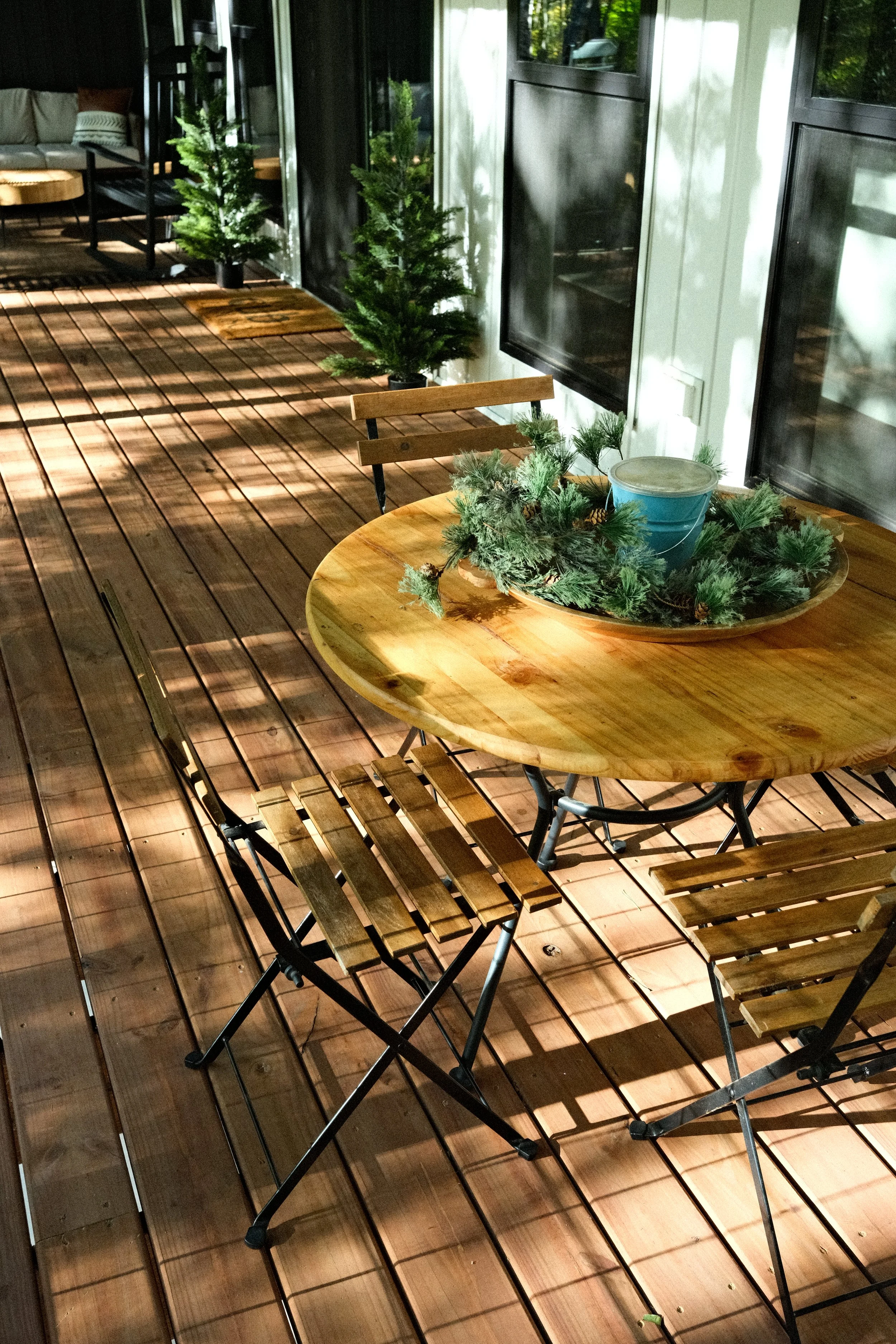 deck-seating.JPG