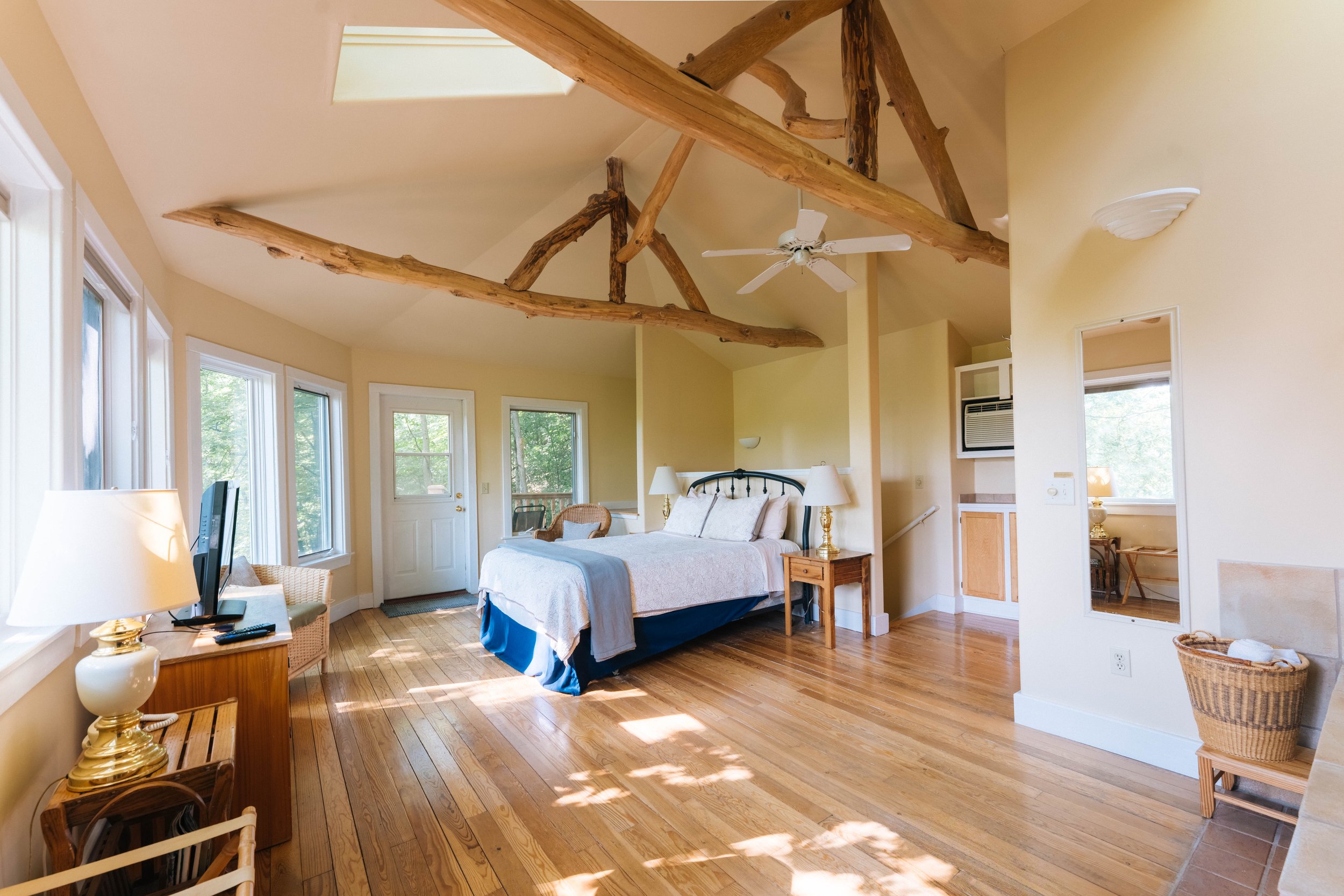 treehousecabin.jpg