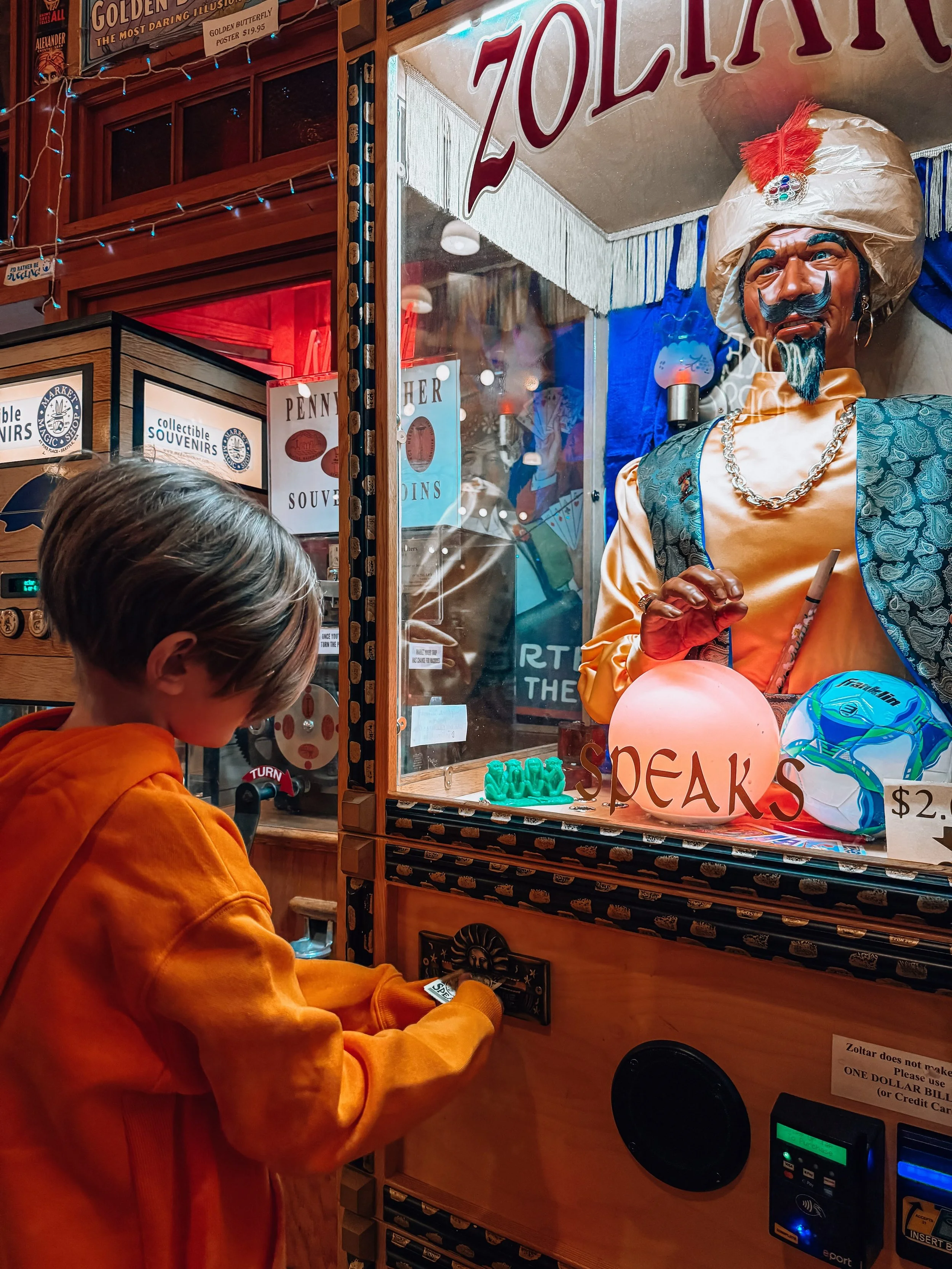 Big adventure in Seattle 😉 who needs big trips when you live so close to such wonder?
.
.
.
#seattle #pikeplace #pnw #livelikethemountainisout #zoltar