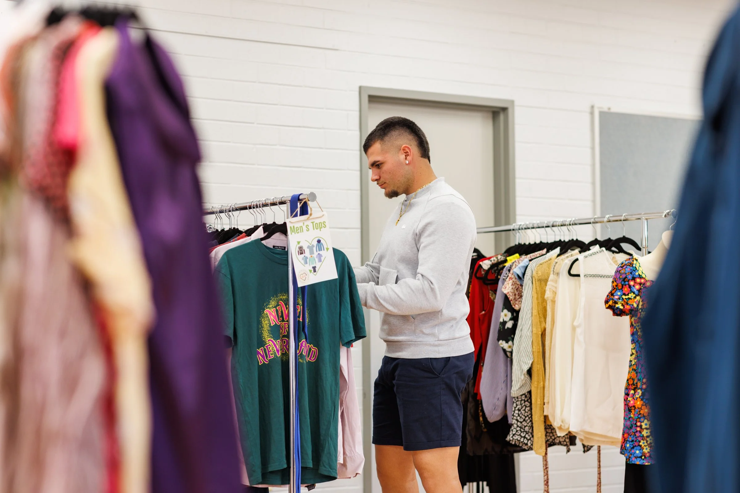 LRes_125_CoV_ClothesSwap_251011_LRiley.jpg