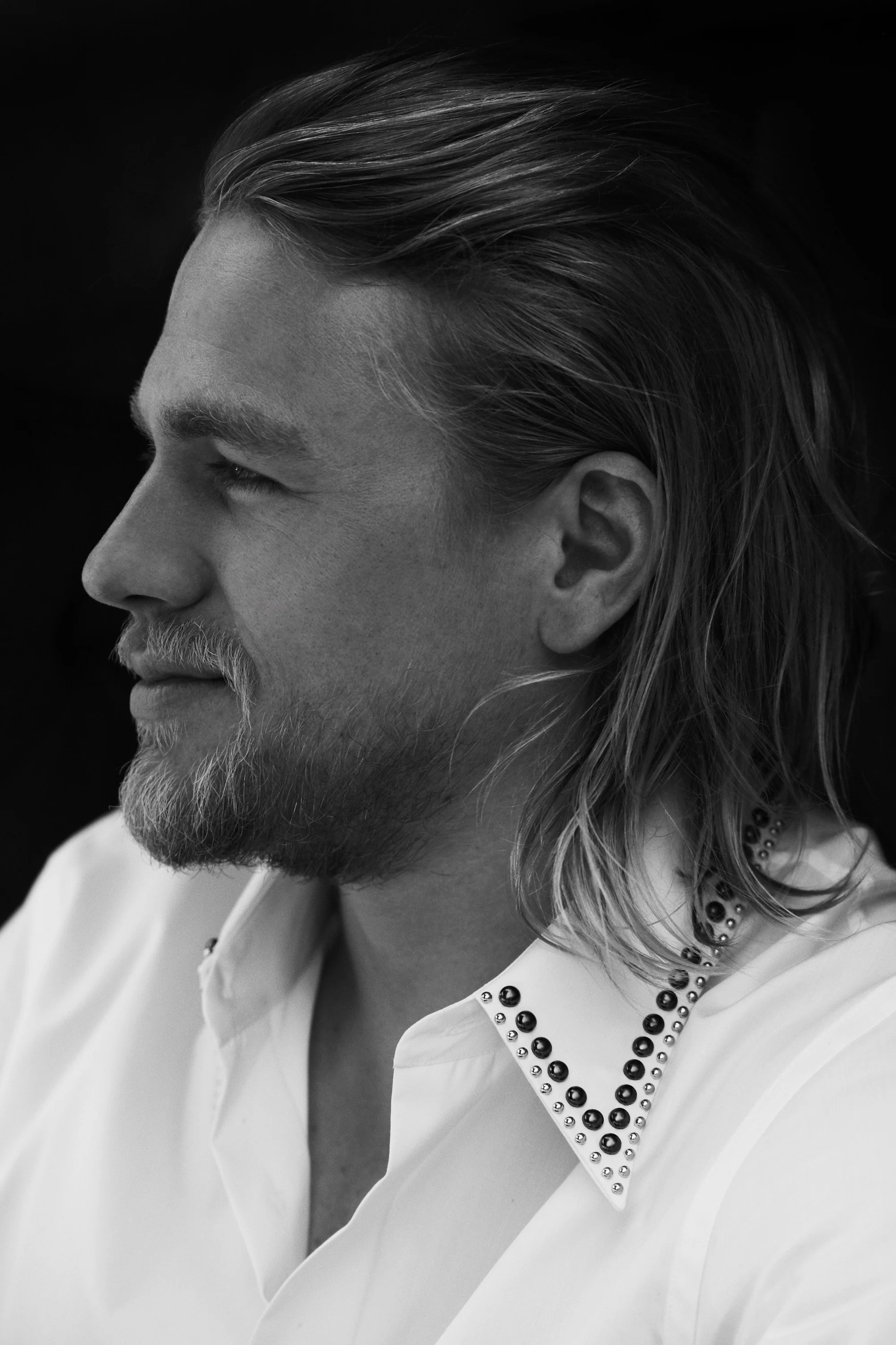 0412_CharlieHunnam_235_f.jpg
