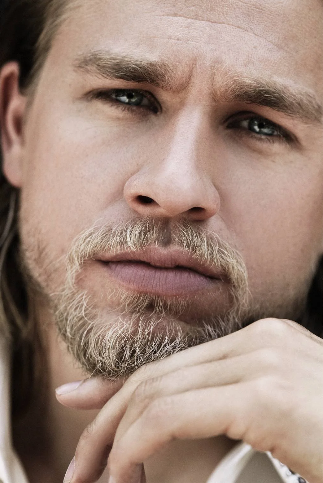 0414_CharlieHunnam_238_1_f_f.jpg