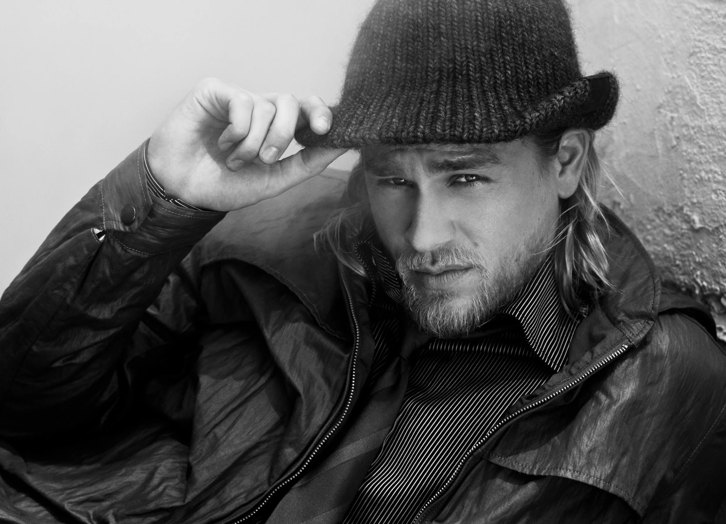 0416_CharlieHunnam_374_f.jpg