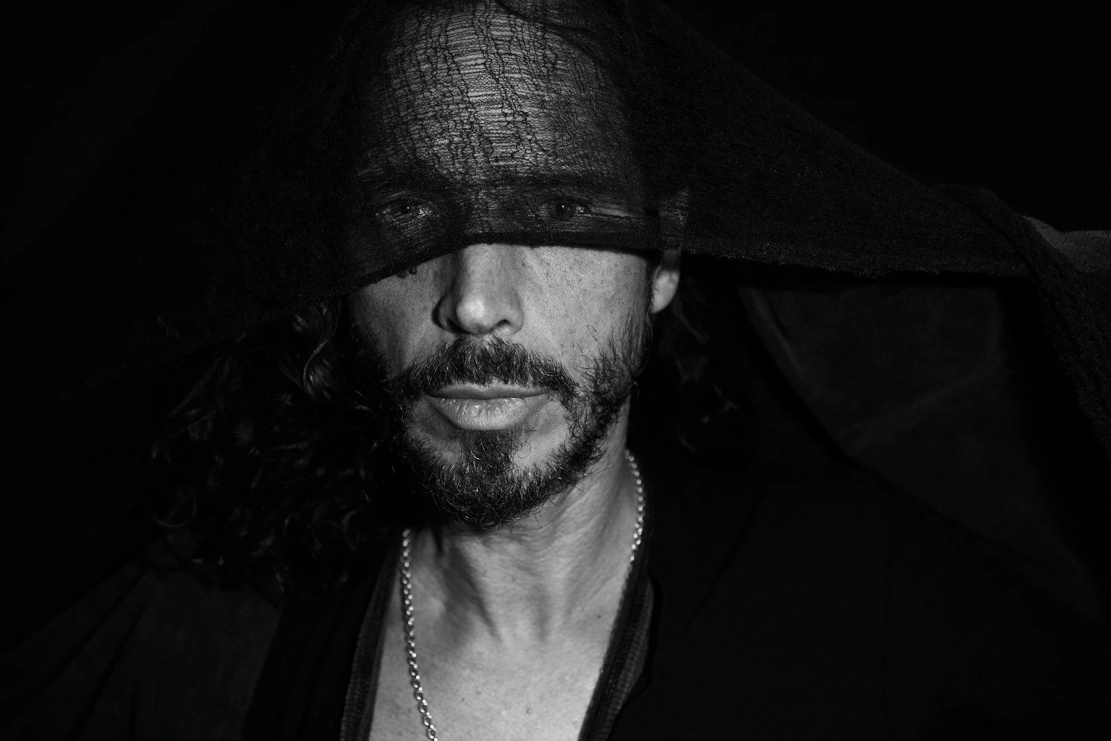0500_ChrisCornell_8074_f.jpg