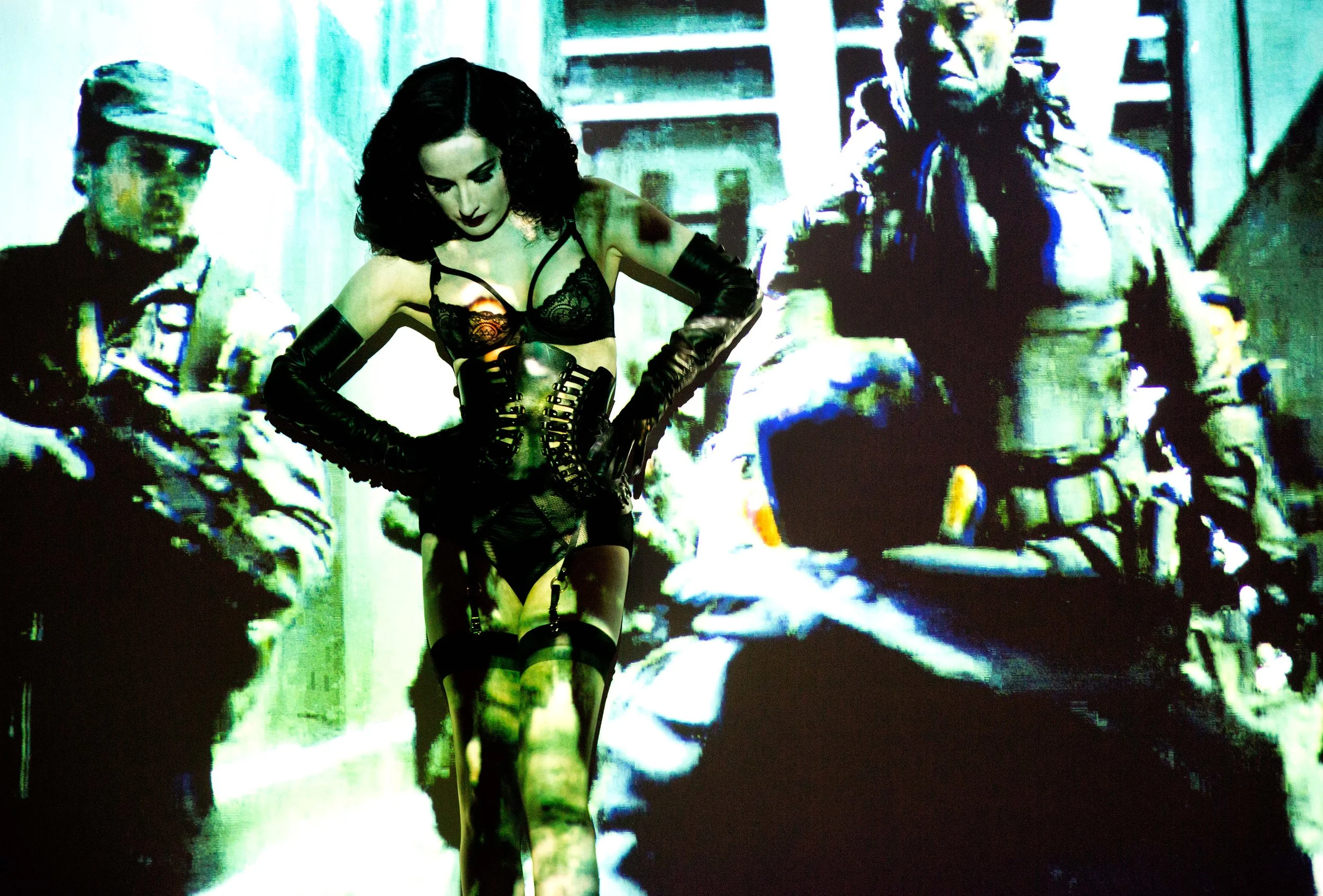 0644_140606_DF_Dita Von Teese_0219_f.jpg