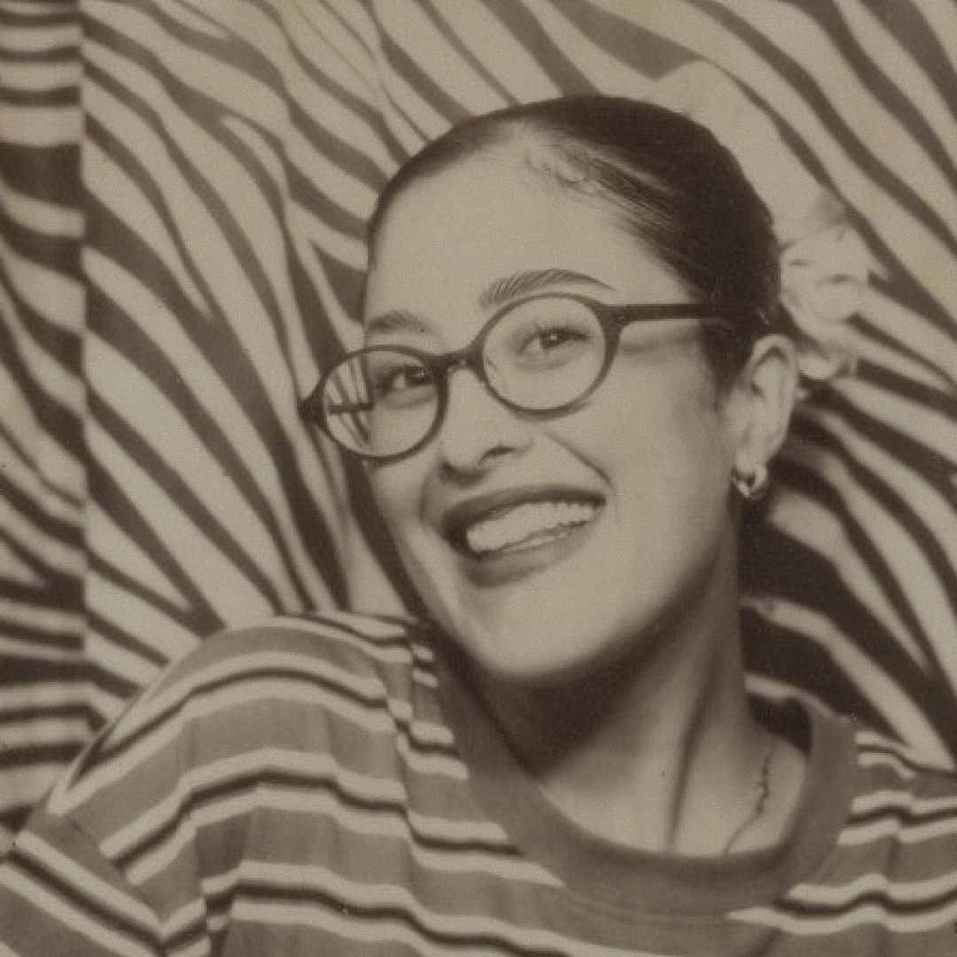 Laura González Fernández, diseñadora gráfica e ilustradora especializada en identidad visual, branding y narrativa visual.