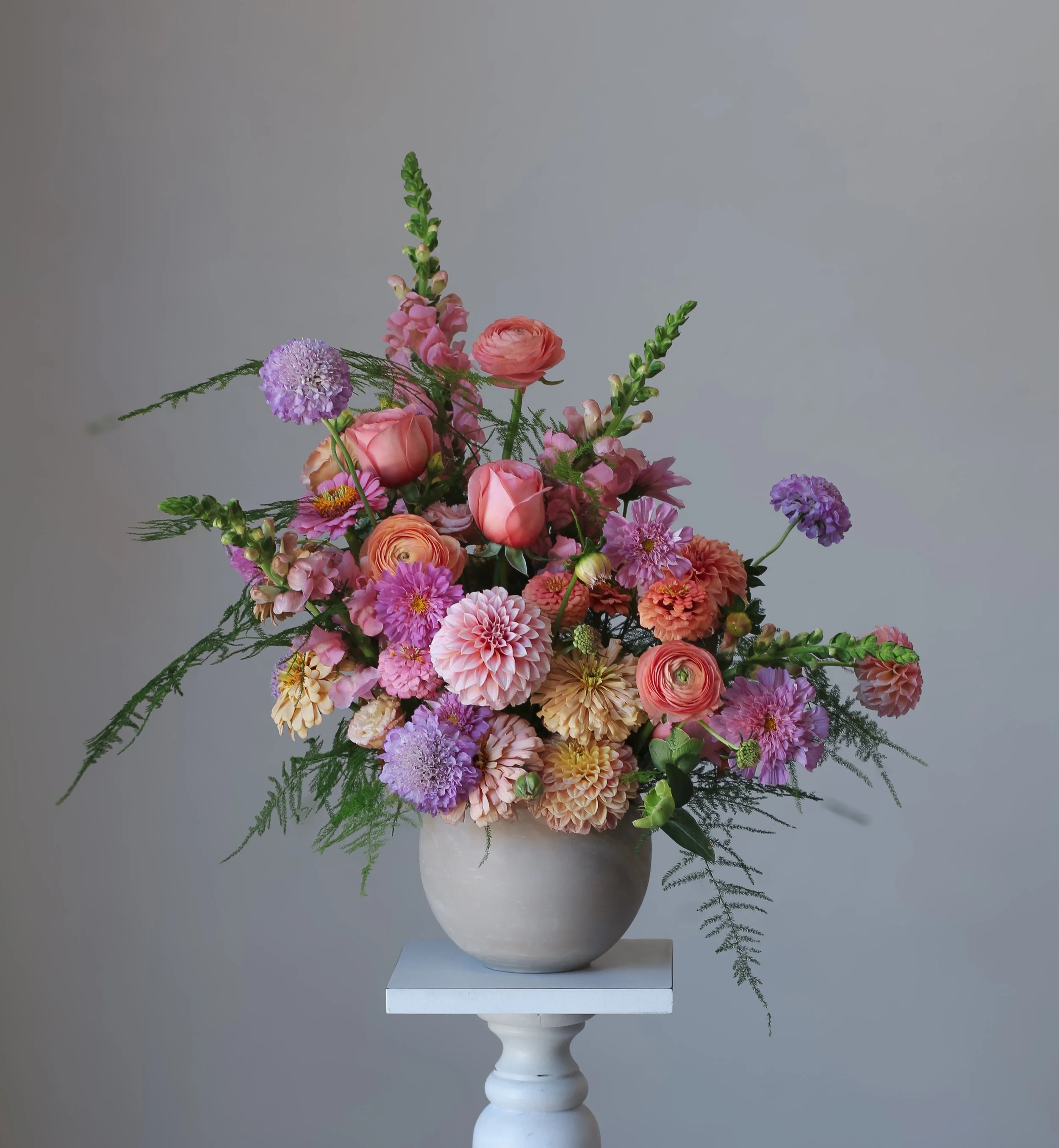 My favorite color to work with? Apparently all of them at once.
Pink, peach, lavender, a little coral&hellip; basically, give me the whole garden and I&rsquo;ll make it work 🩷😍