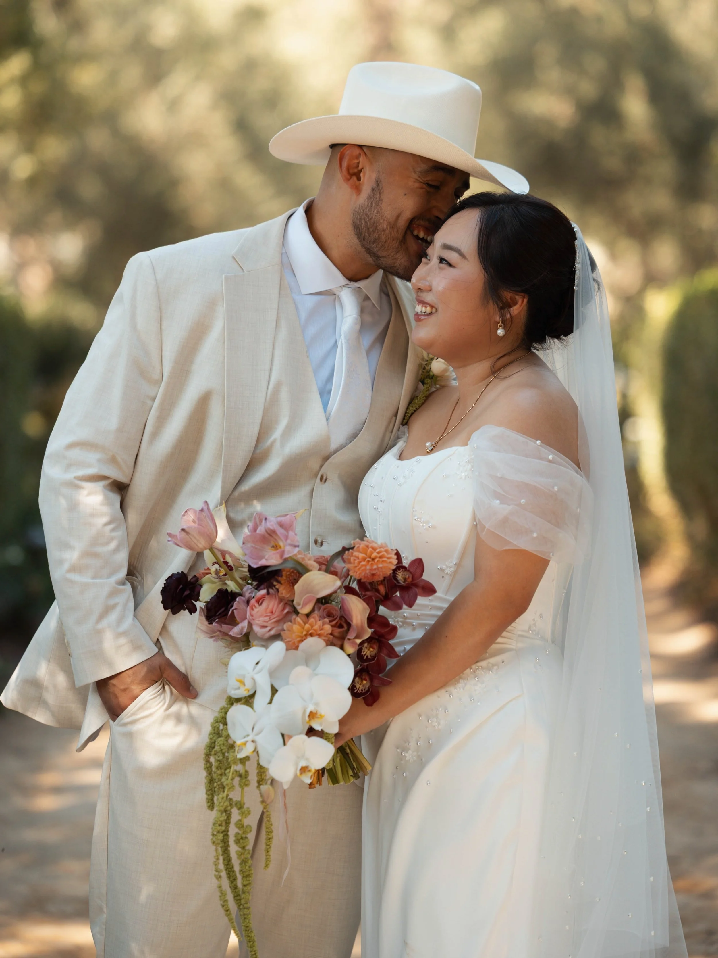 A recap of Sora &amp; Sal&rsquo;s wedding - Kimchi tacos!! 🩷 

The couple combined their Mexican &amp; Korean culture throughout the wedding as much as possible, &amp; it was soooo amazing to see. 

Sora, thank you again for trusting me &amp; buildi