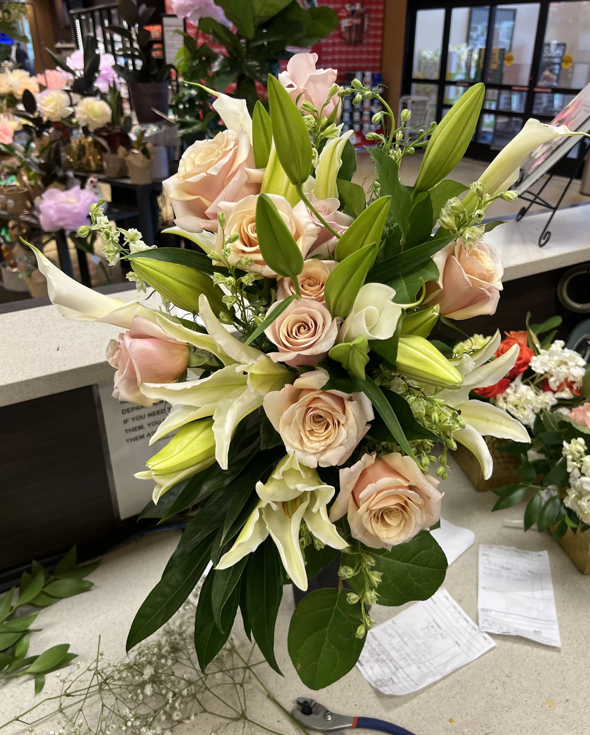 Elegant Lily and Rose Bouquet