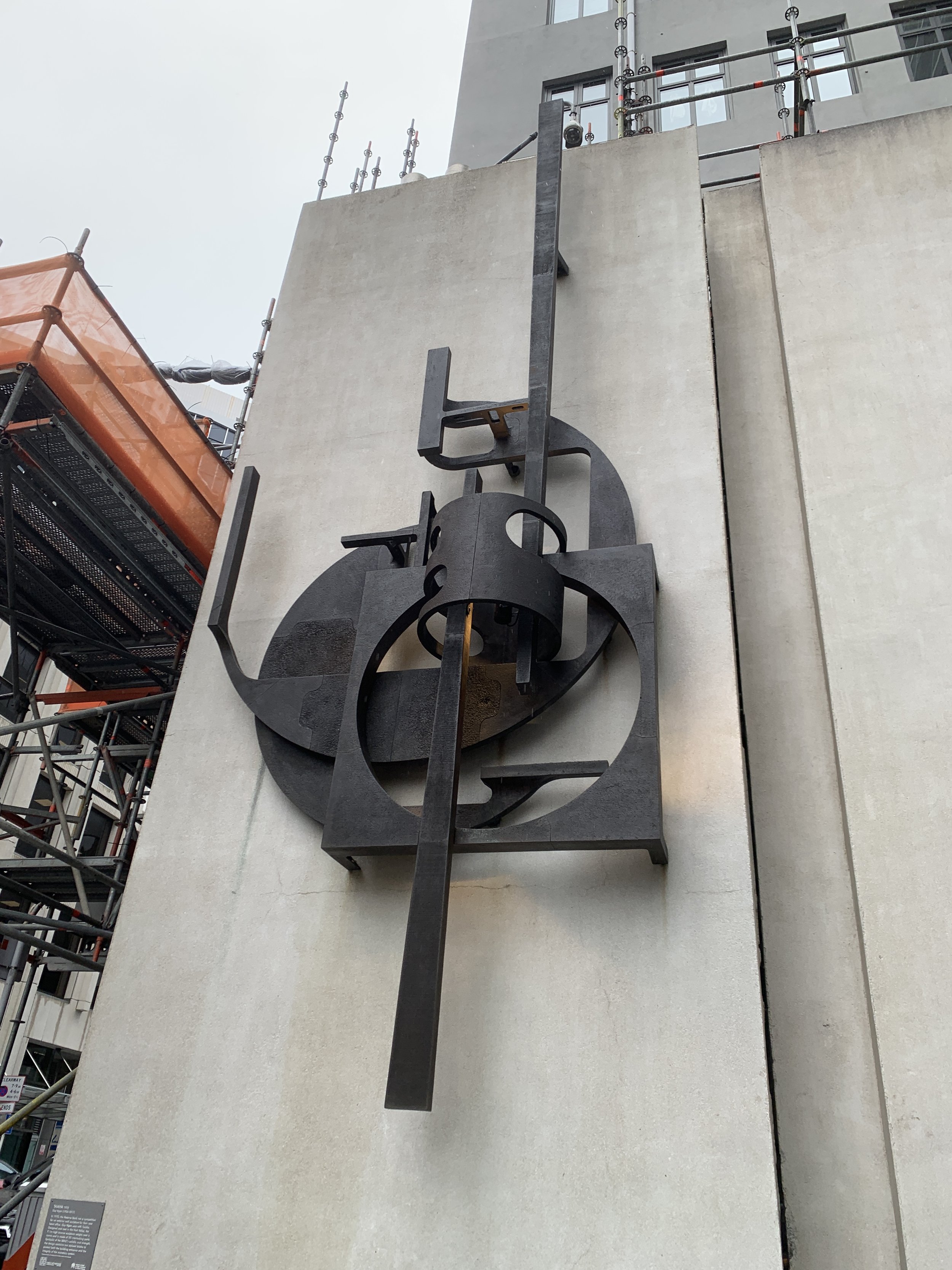 Reserve Bank.
Sculptor: Guy Ngan
