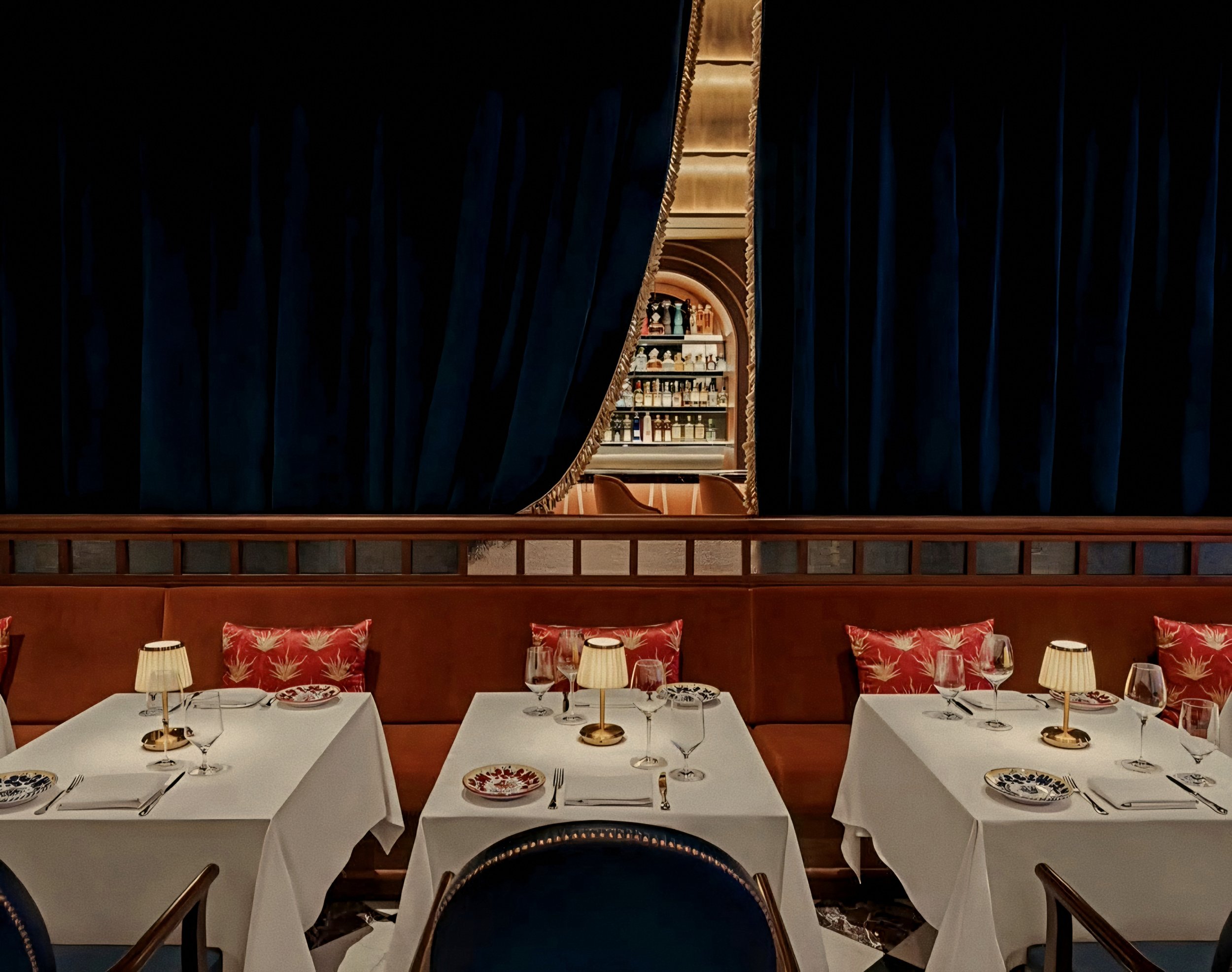 The Theatrical Tapestry of Midcentury Glamour: Carbone Dubai