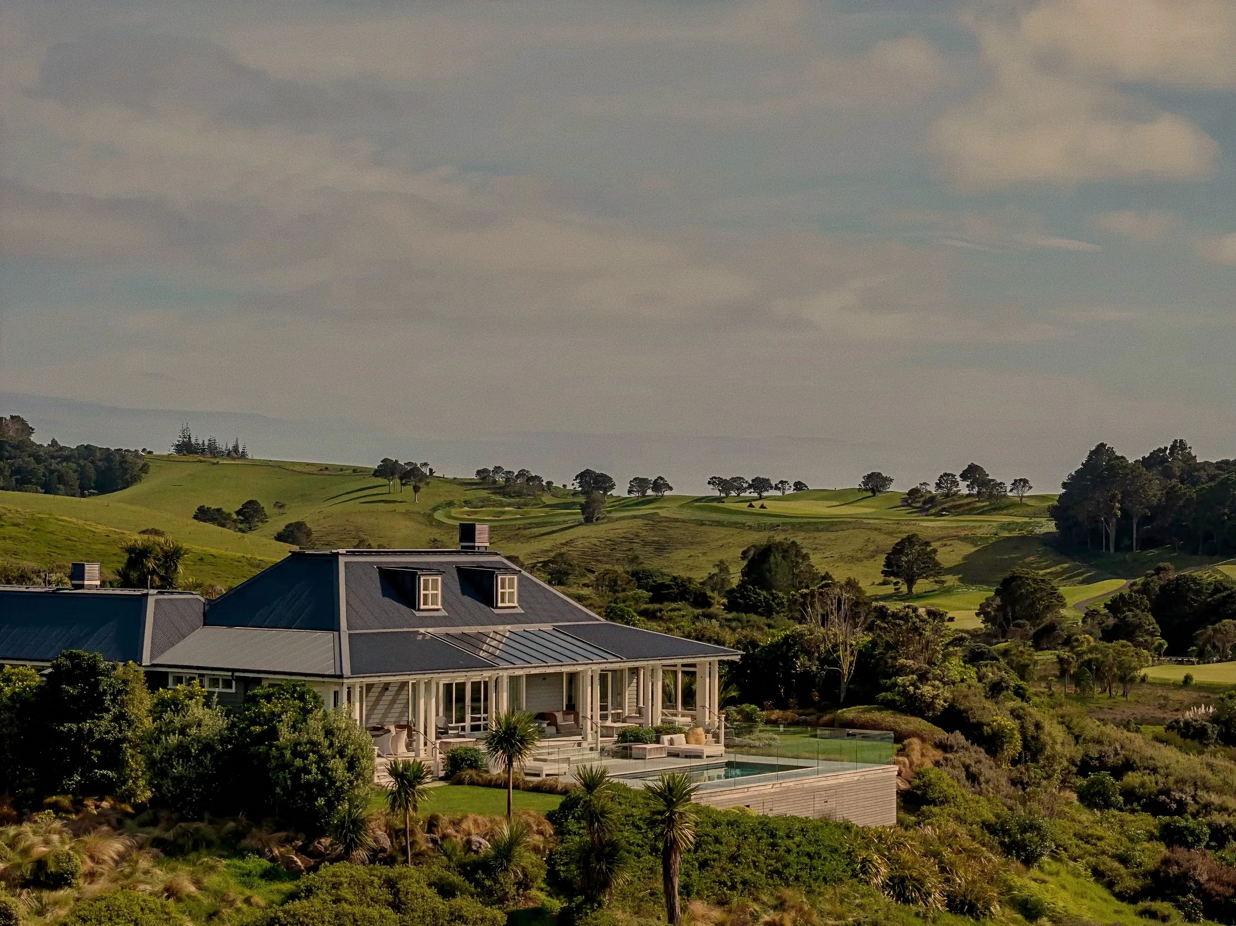 Four-bedroom luxury villa clifftop architecture at Rosewood Kauri Cliffs, Matauri Bay, New Zealand.