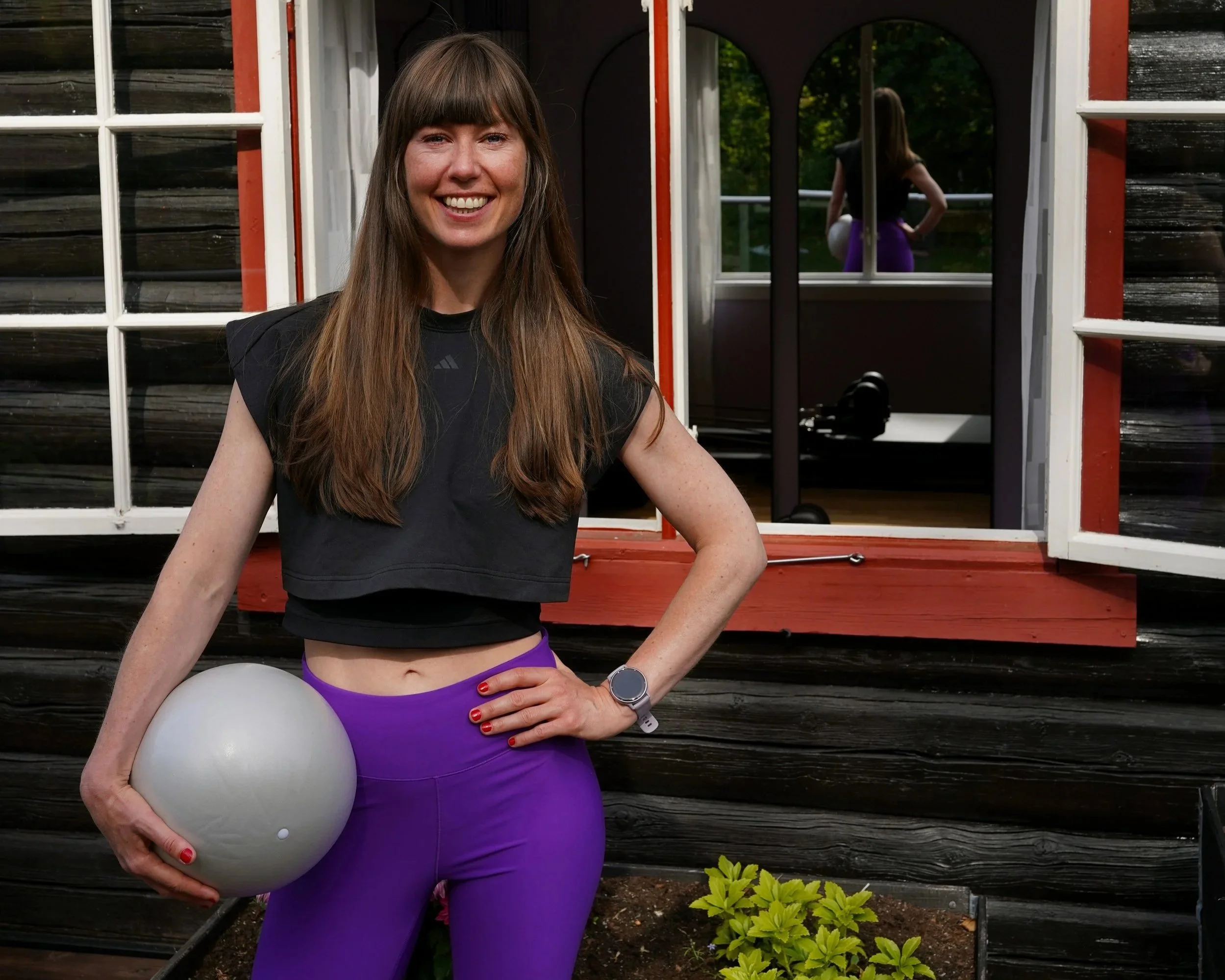 Iris Jönsthövel standing in front of Pilates Studio window