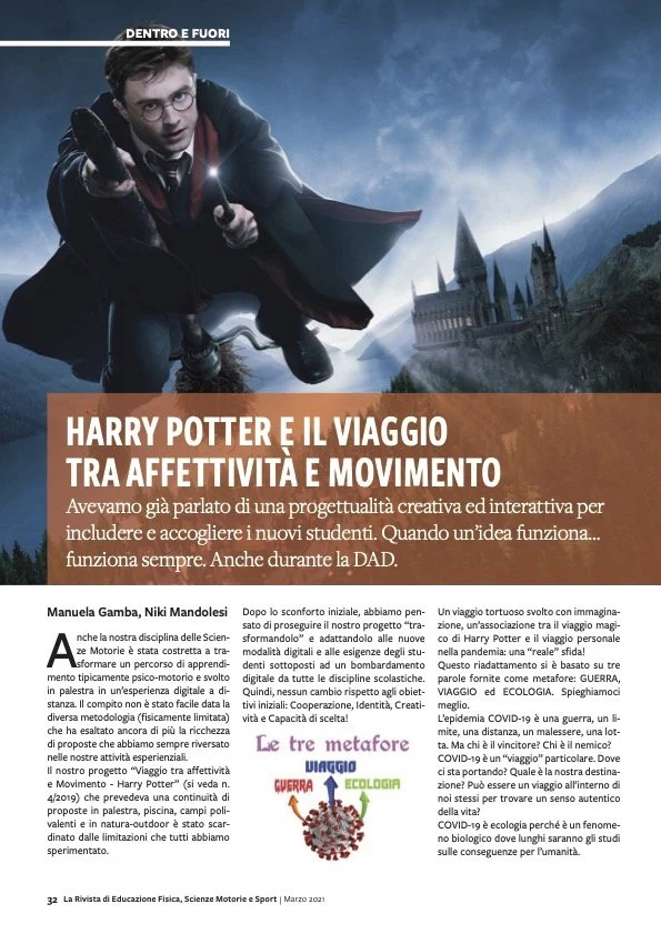 Copertina di una rivista che mostra un personaggio in abiti da mago che vola sopra un castello, con un titolo sul viaggio tra affettività e movimento. Presenta anche un logo con simboli di guerra, ecologia e pandemia.