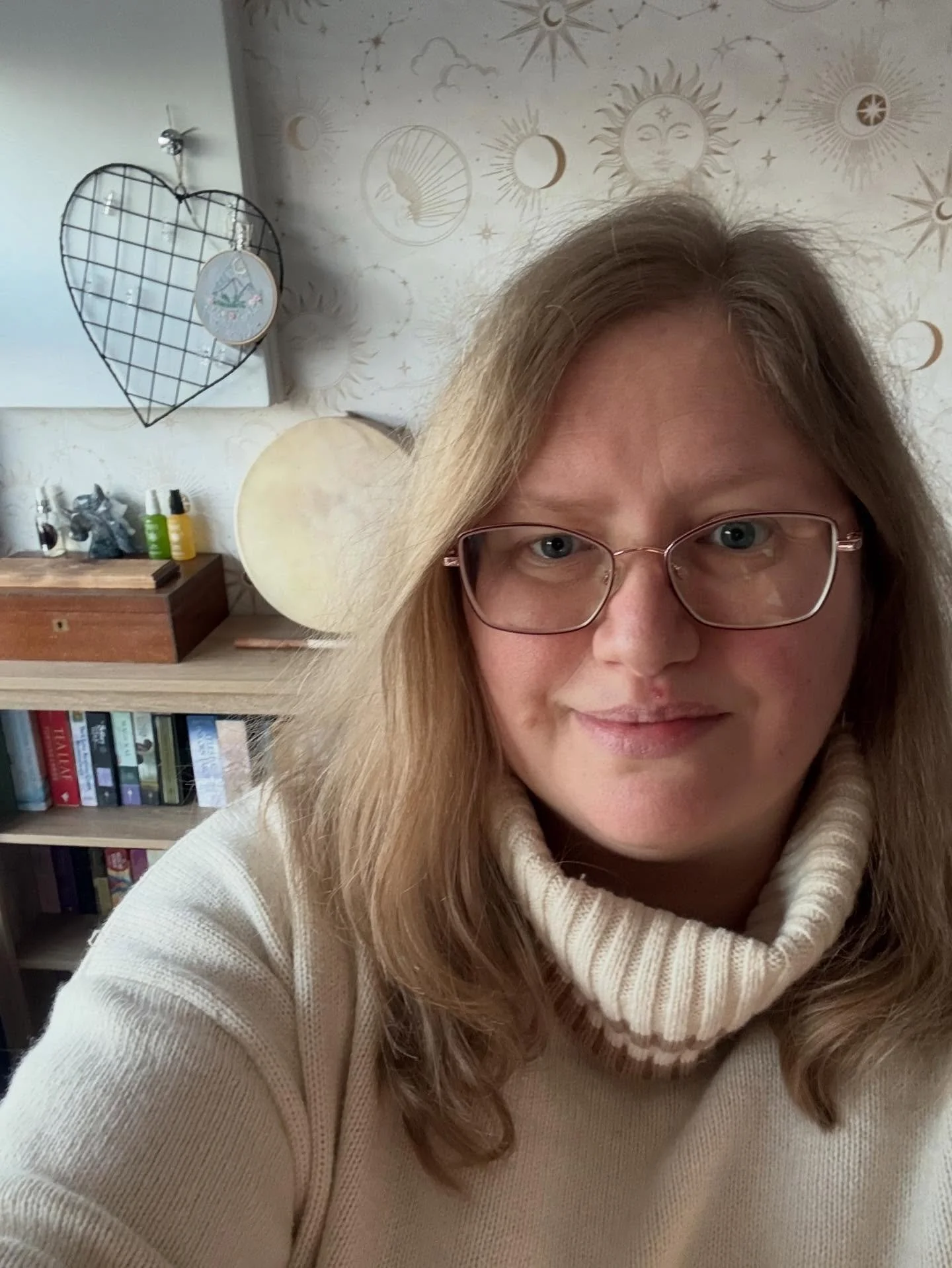 Hey Guys, 

I just wanted to introduce myself dnd say Hi! 👋 😊🌟
I&rsquo;m Zandra and I am an artist and intuitive living in the 🇬🇧.

I have always been a creative soul and I love indulging my soul in all sorts of crafts whether that&rsquo;s jewel