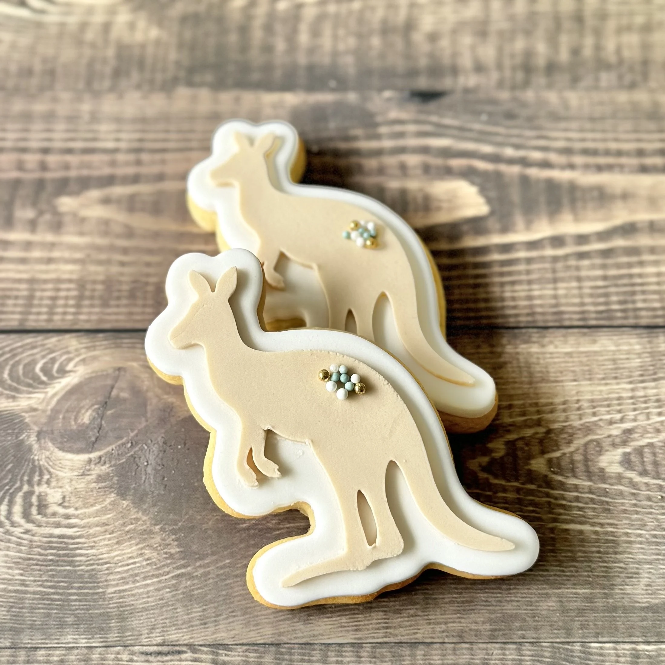 Decorative kangaroo-shaped cookies with pastel-coloured sprinkles