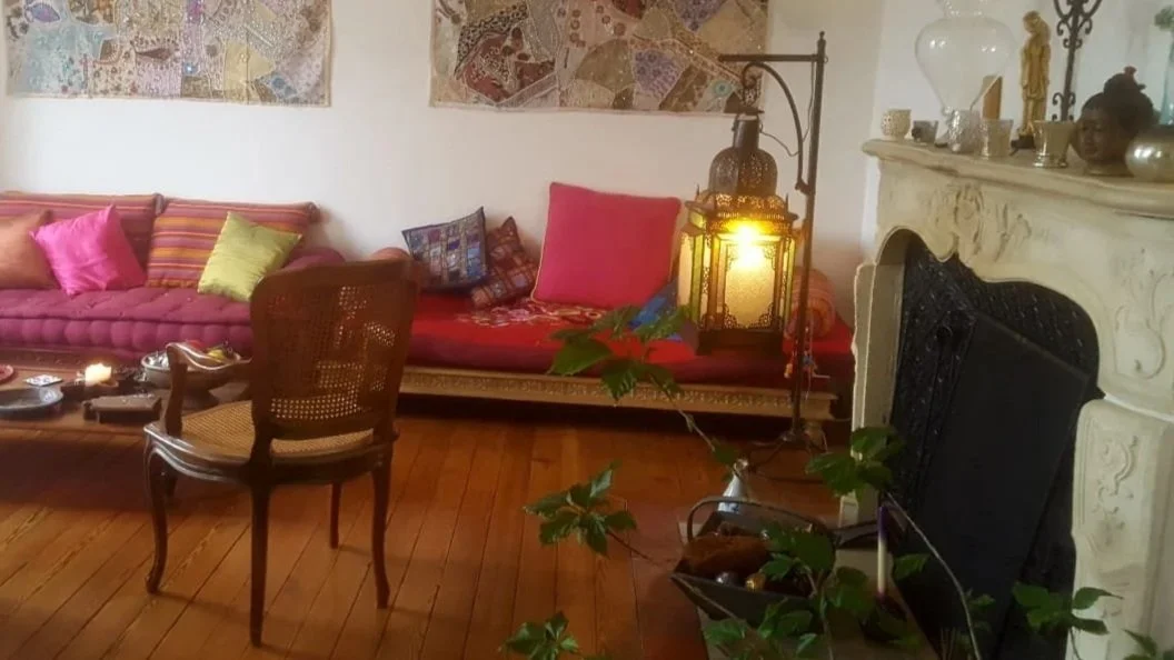 Salon chaleureux dans une maison de charme à proximité de Pierrefond, retraite spirituelle dans l'Oise