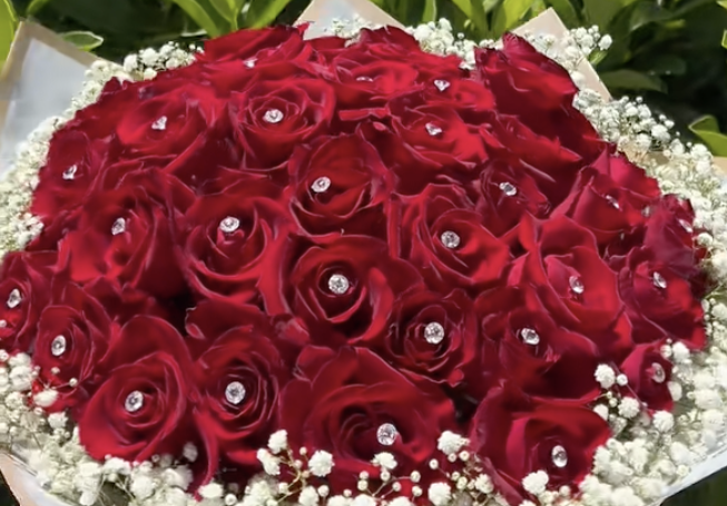 “Diamond” Pins Rose Bouquet Add-On | A Sparkling Touch of Elegance