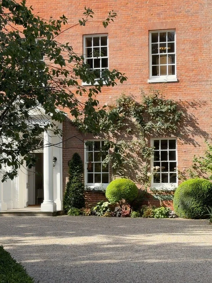 bridal mornings at @mulberryhousehotel 🌳✨

make up with rosie - queen ✨ @makeup_byrosiex 

slow morning surrounded by flowers, fizz &amp; croissants

fresh petals being prepared&hellip; it&rsquo;s the little detail&rsquo;s 

meanwhile, the girls wer