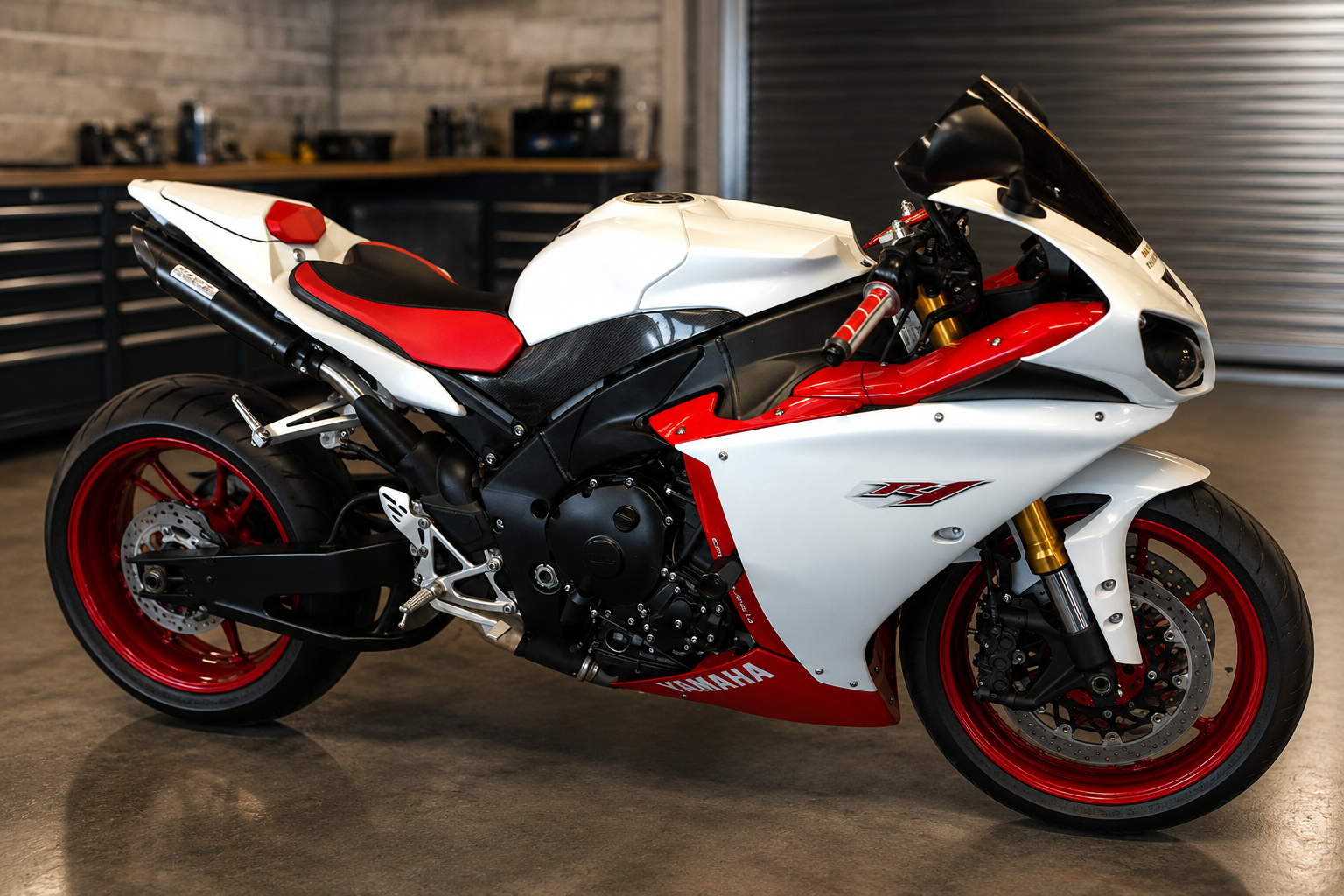  Sportbike-Red-White-Garage.png