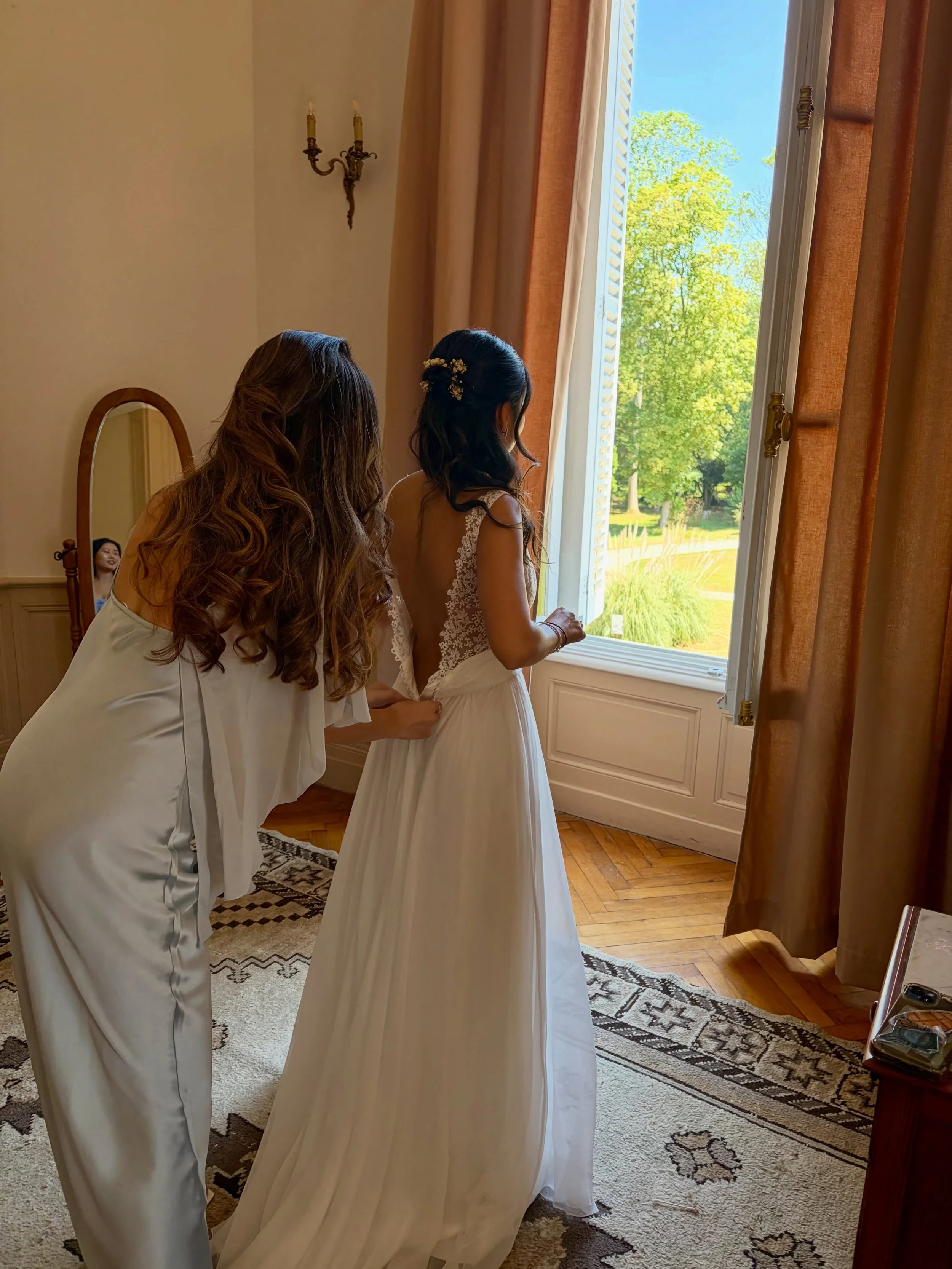 J U L I E 🤍 

Chaque matin de mariage est diff&eacute;rent. Il y a toujours cette ambiance si particuli&egrave;re, entre les derniers pr&eacute;paratifs, les sourires, les petits impr&eacute;vus&hellip; et ces instants qui passent souvent trop vite.