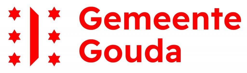 Logo van de gemeente Gouda met rode tekst en symbolen.
