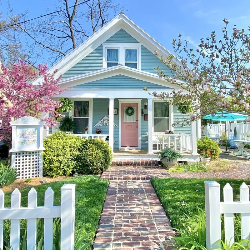 VINTAGE HOUSE