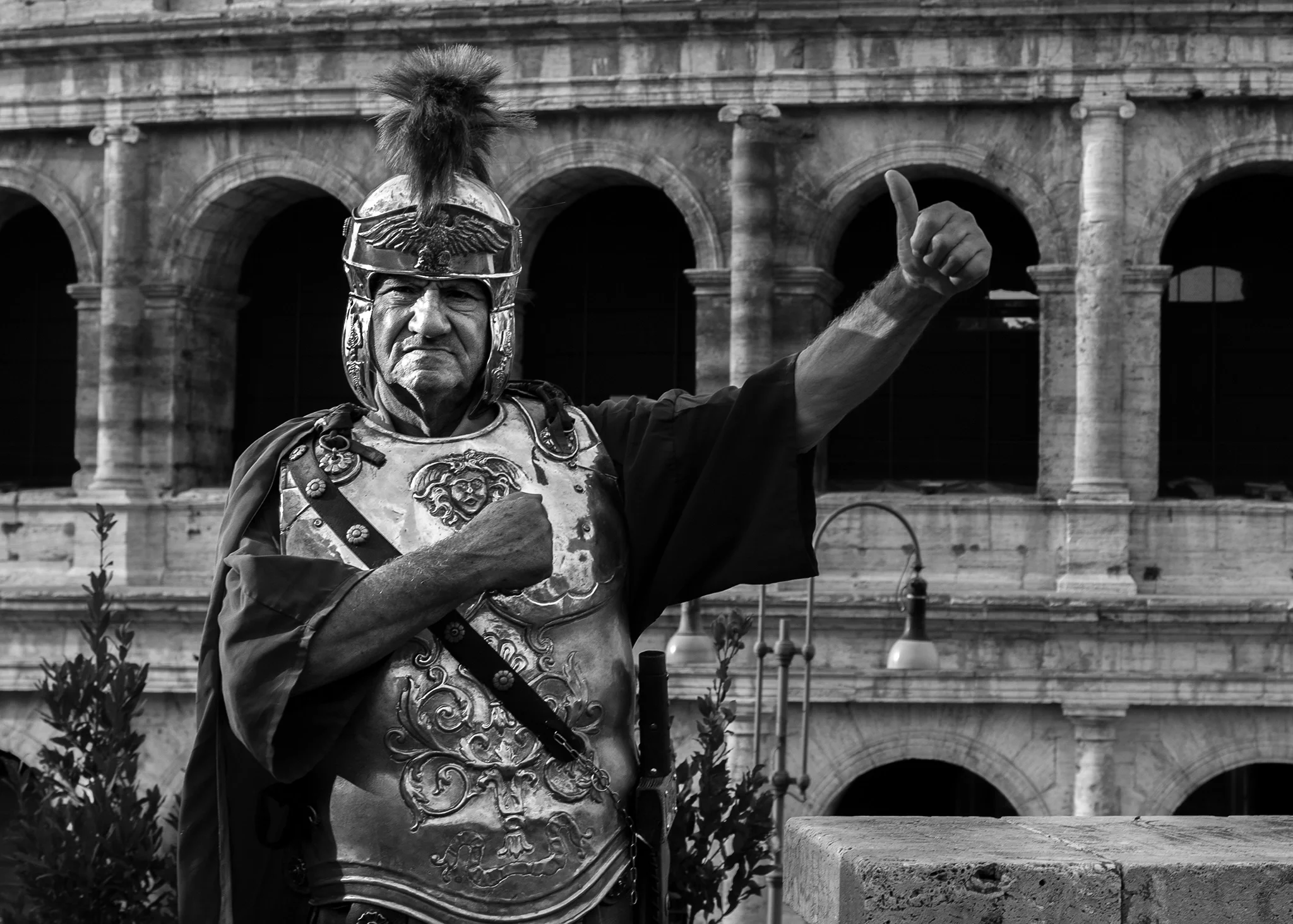 Roman centurion — thumbs up in front of Colosseum, Rome